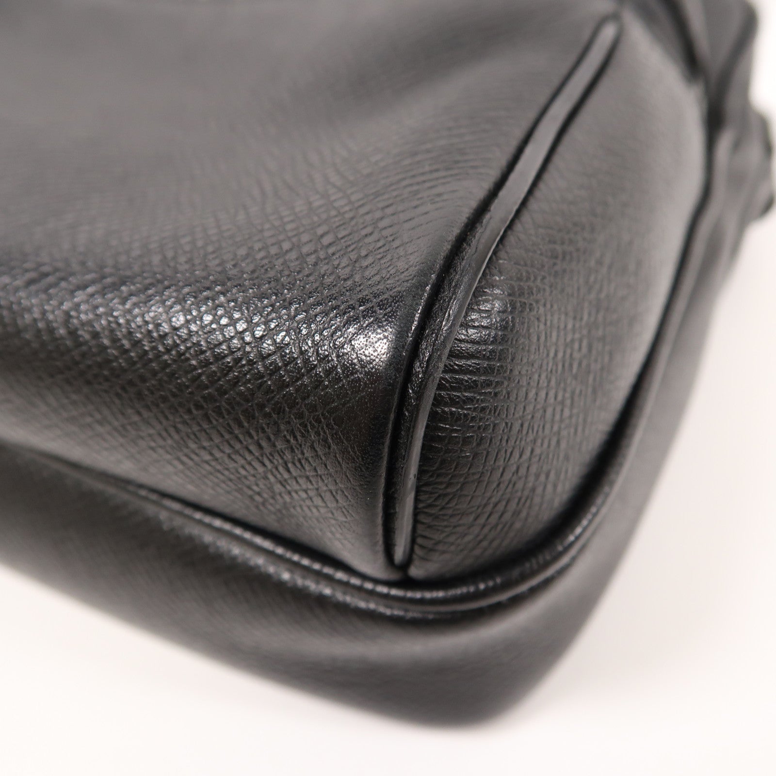 LOUIS VUITTON Taiga Messenger PM銀扣肩背袋