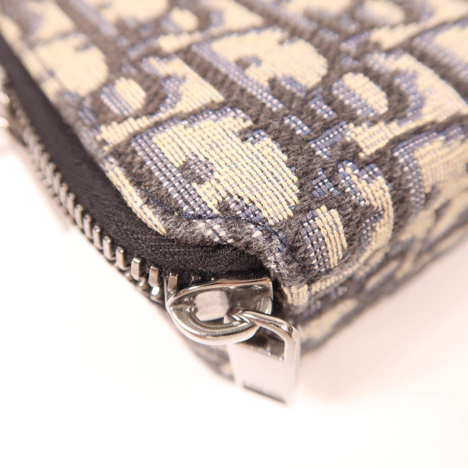 Dior 帆布Zipped Pouch with Strap銀扣肩背袋米色/黑色