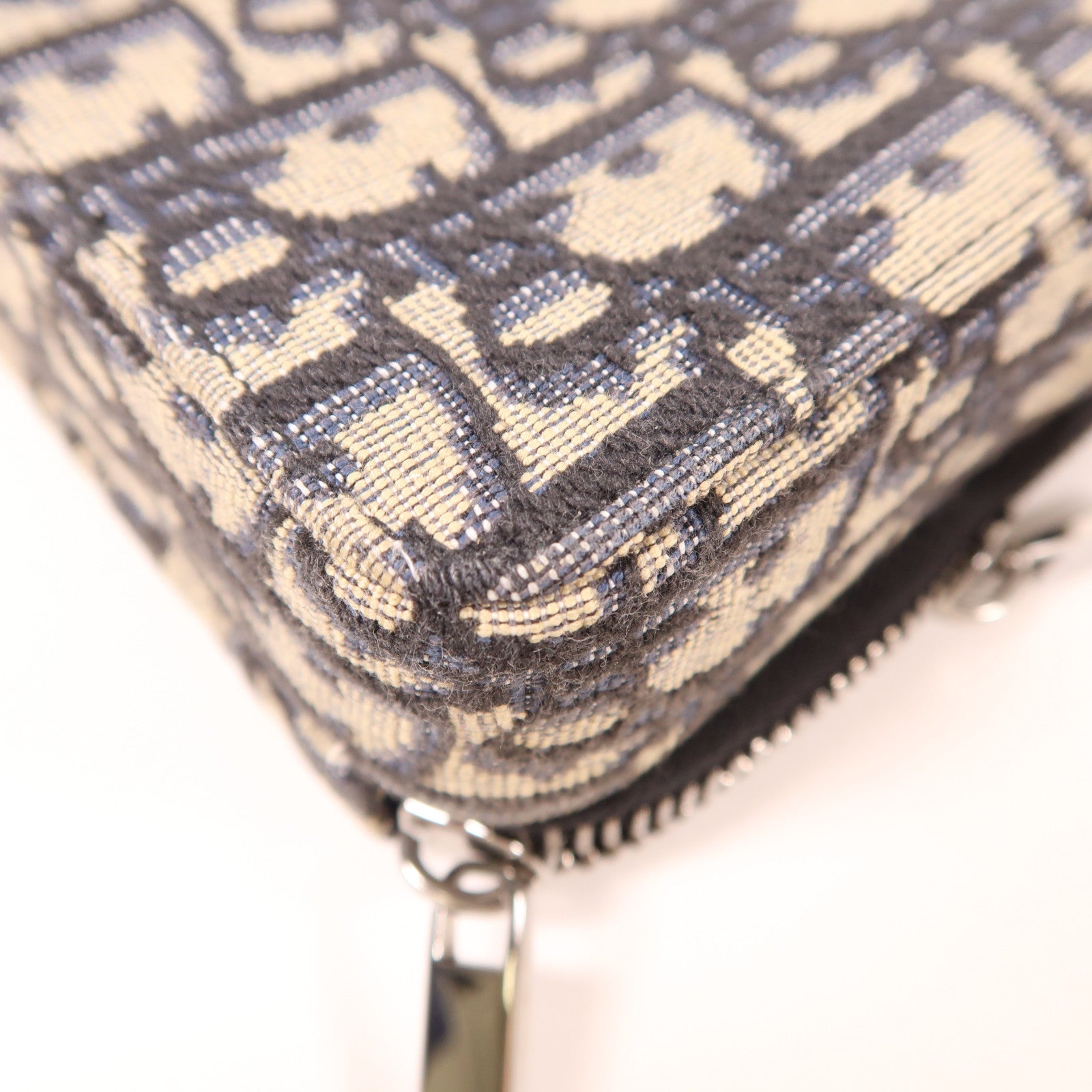 Dior 帆布Zipped Pouch with Strap銀扣肩背袋米色/黑色