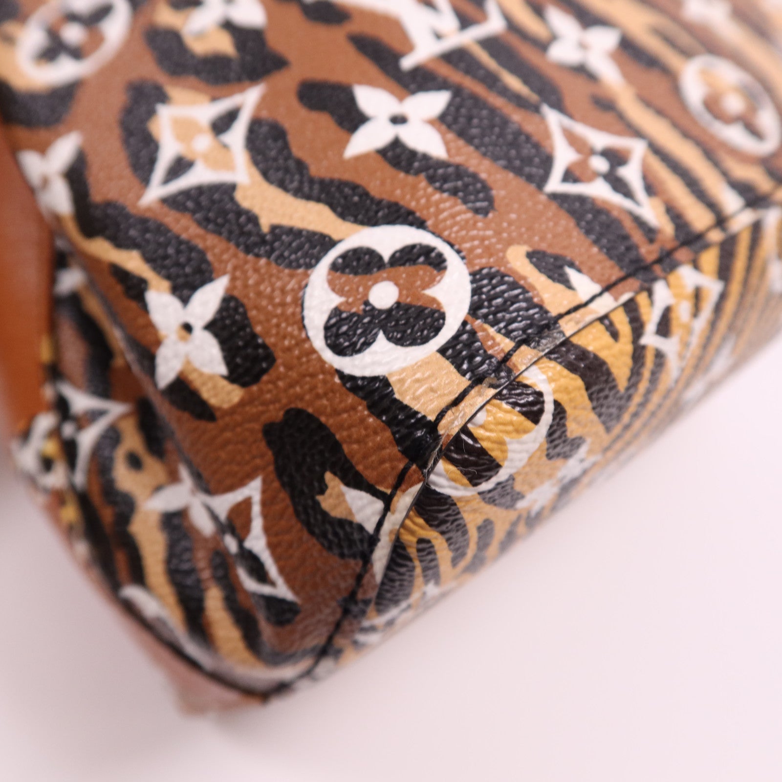 LOUIS VUITTON Monogram Jungle NéoNoé MM金扣肩背袋