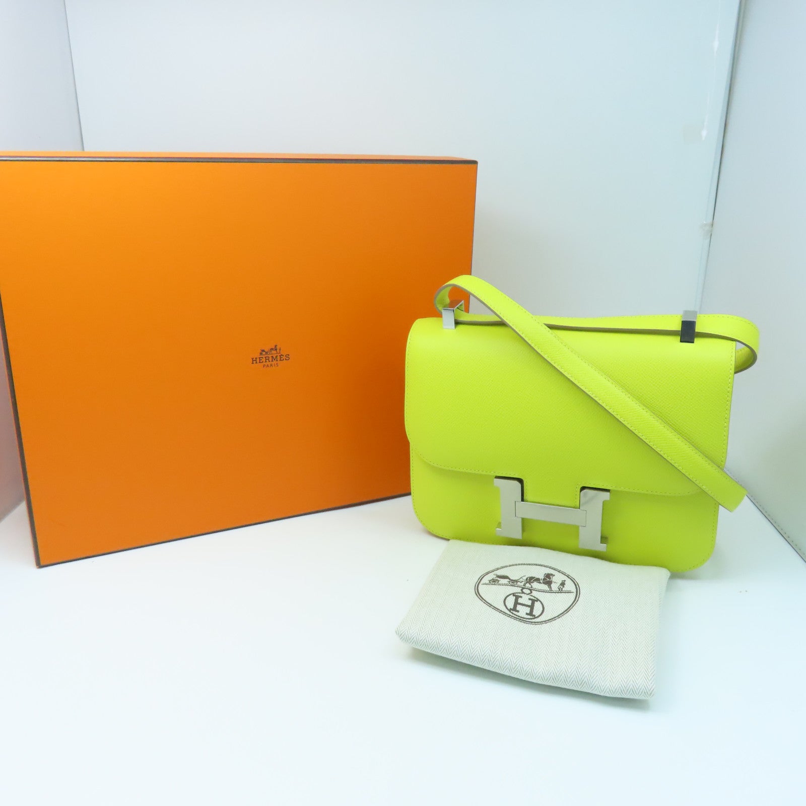 HERMES Epsom leather Constance 24 silver buckle handle shoulder shoulder bag lime yellow