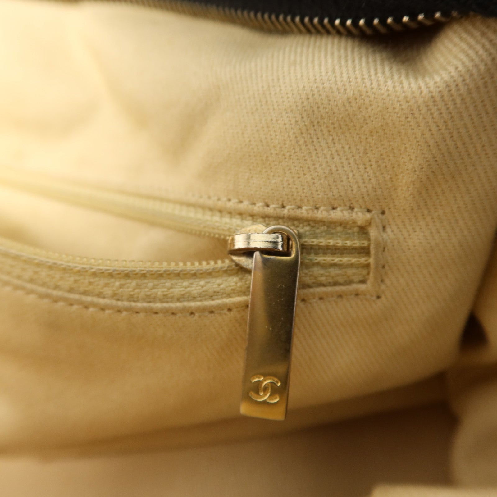 CHANEL 牛皮皮革Chain Shoulder Bag金扣鏈帶肩背袋