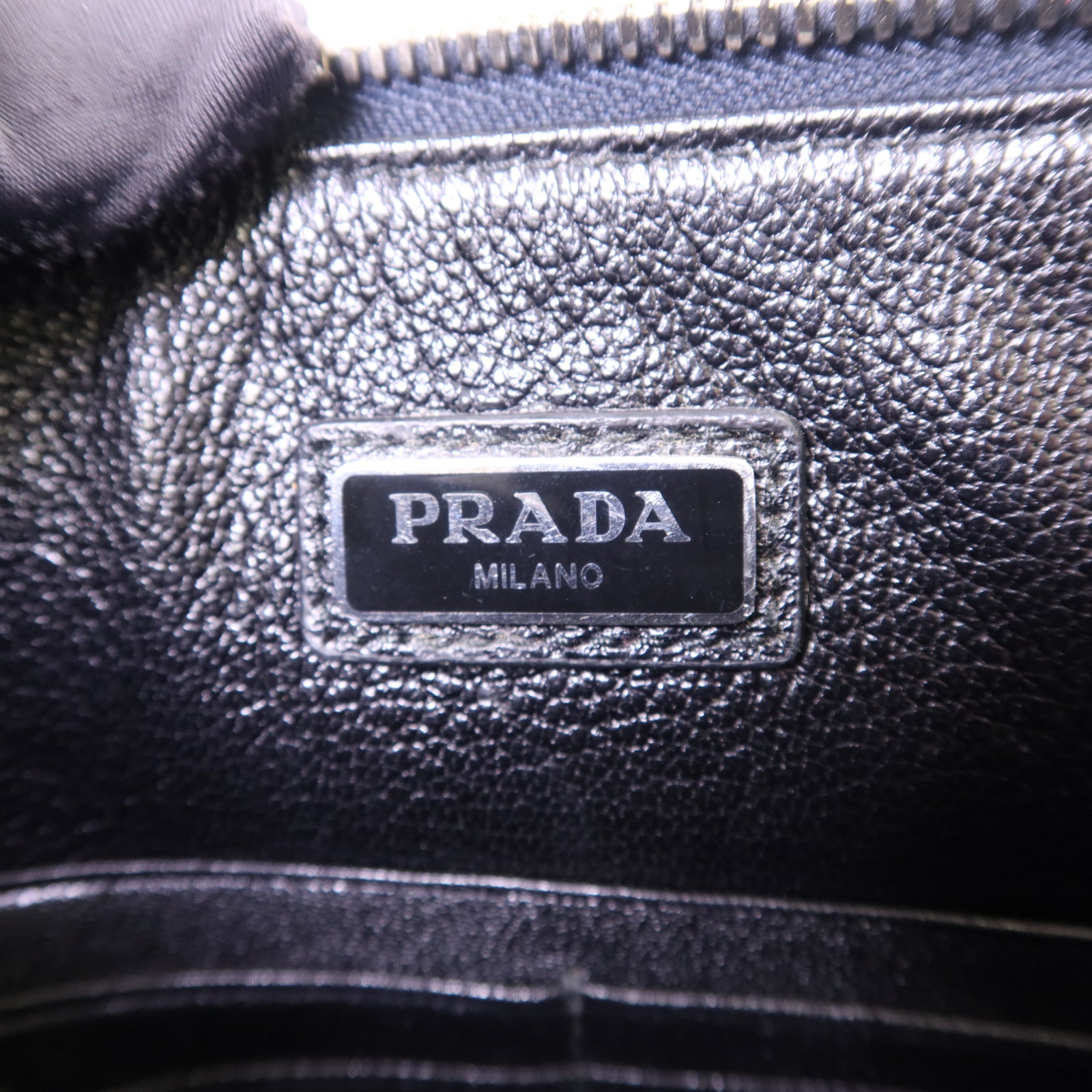 PRADA Saffiano皮革Pouch銀扣小袋