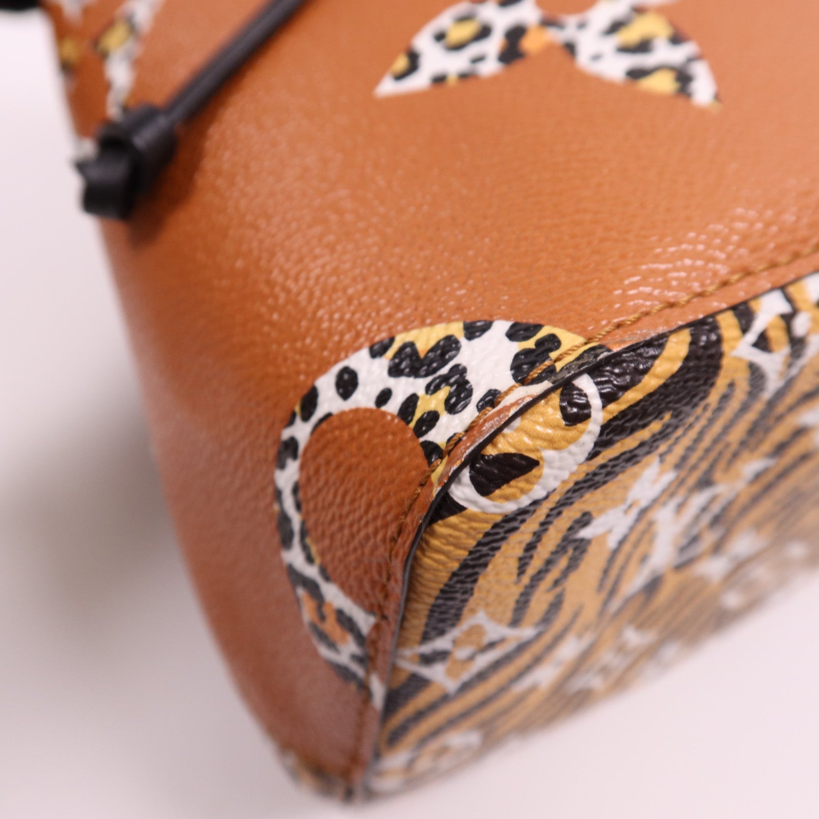 LOUIS VUITTON Monogram Jungle NéoNoé MM金扣肩背袋