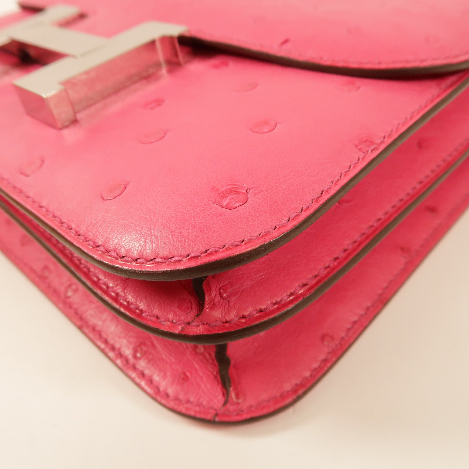 HERMES 鴕鳥皮革Constance Mini肩背袋Rose Tyrien