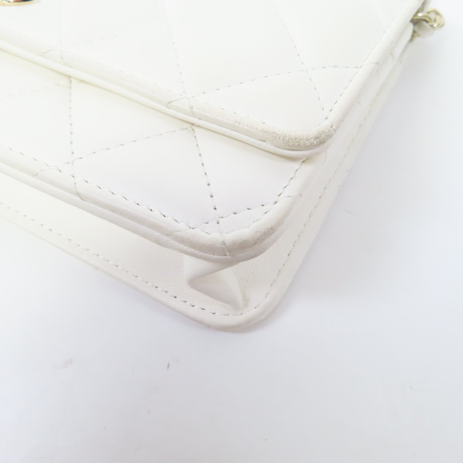 CHANEL 【激減優惠】菱格羊皮皮革WOC Wallet On Chain金扣鏈帶肩背袋白色
