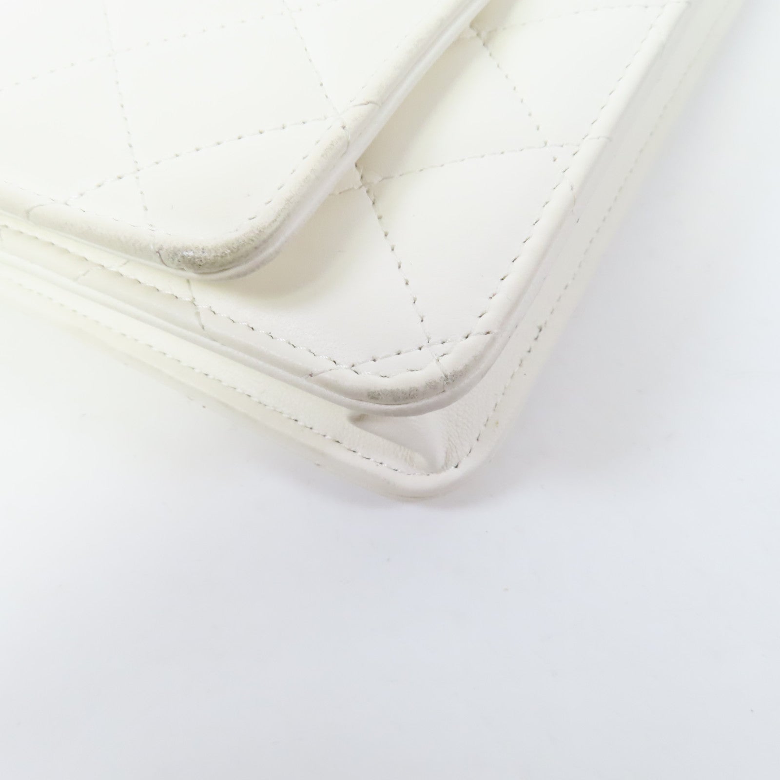 CHANEL 【激減優惠】菱格羊皮皮革WOC Wallet On Chain金扣鏈帶肩背袋白色