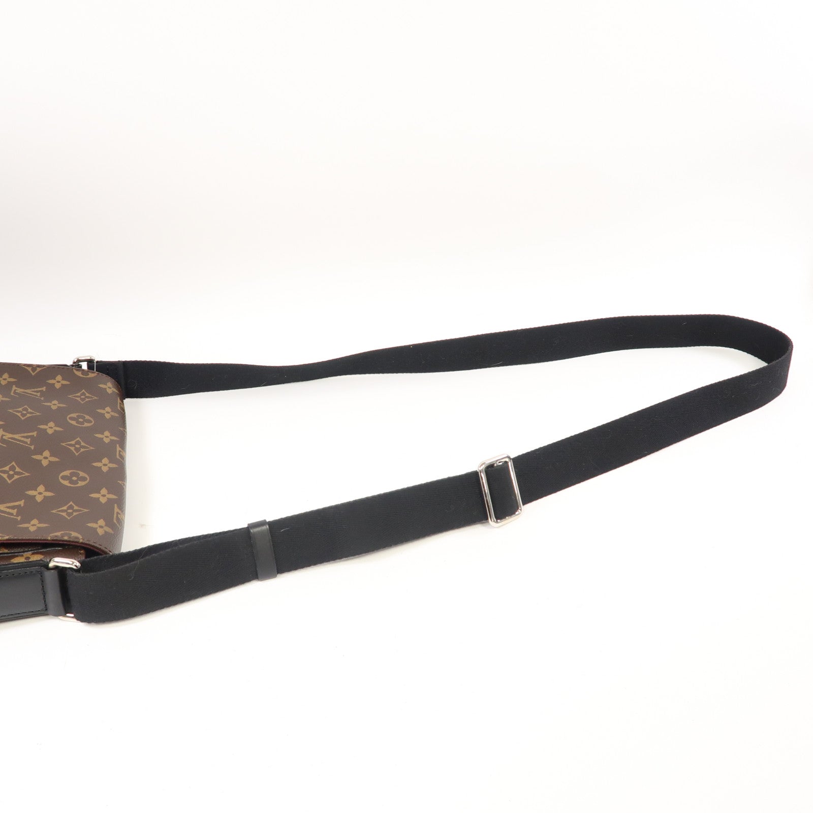 LOUIS VUITTON Monogram District PM銀扣肩背袋啡色