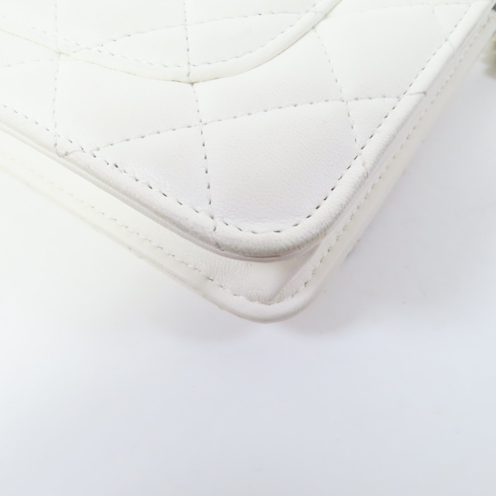 CHANEL 【激減優惠】菱格羊皮皮革WOC Wallet On Chain金扣鏈帶肩背袋白色