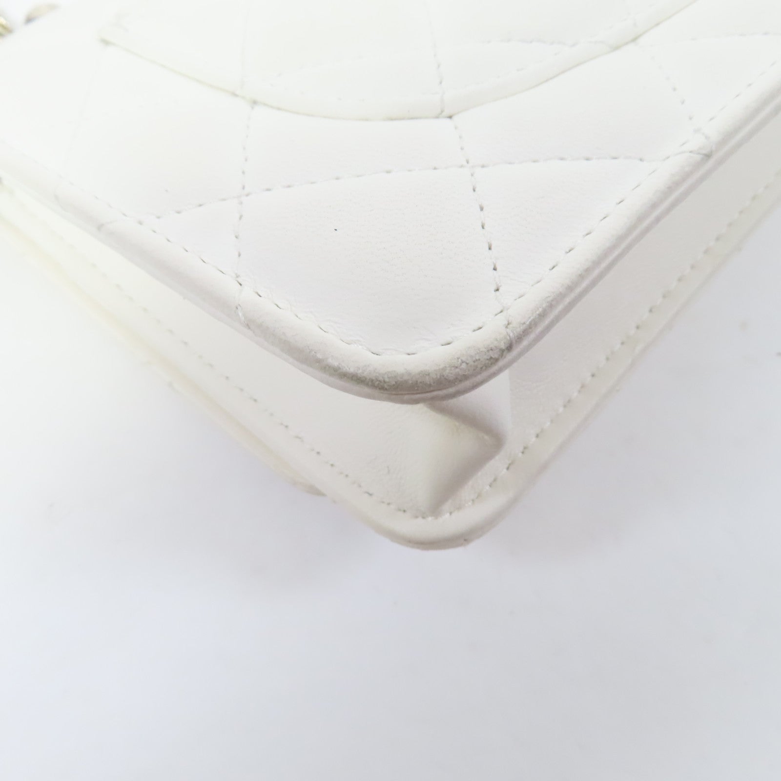 CHANEL 【激減優惠】菱格羊皮皮革WOC Wallet On Chain金扣鏈帶肩背袋白色