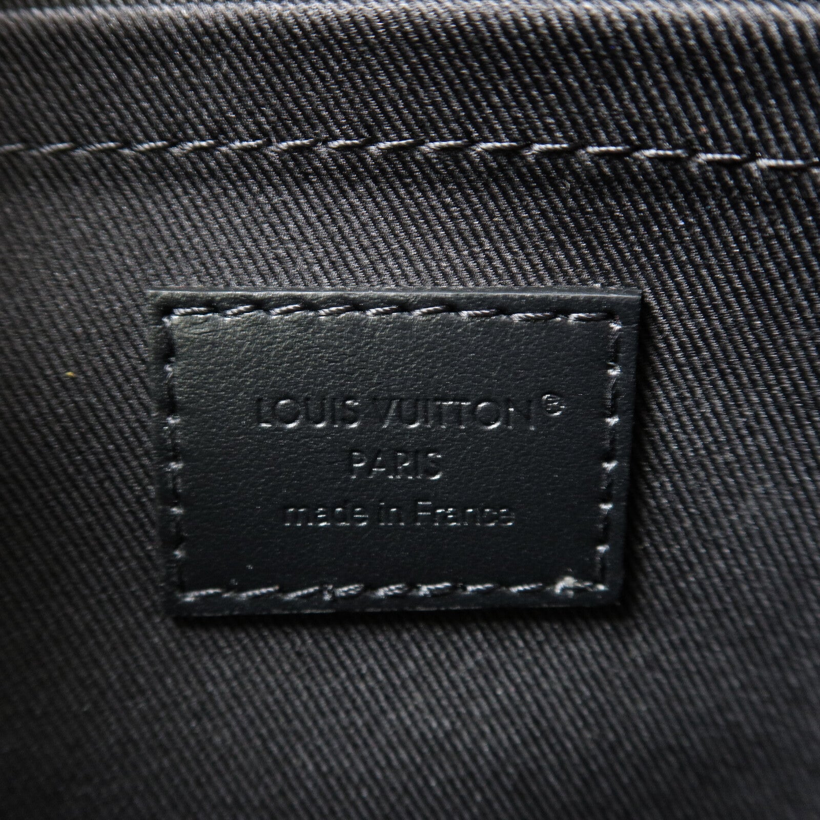 LOUIS VUITTON Monogram Eclipse Pochette Voyage Souple手拿包