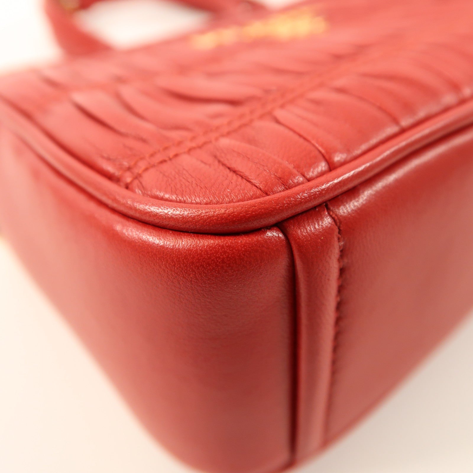 PRADA 羊皮皮革Shoulder Bag金扣肩背袋