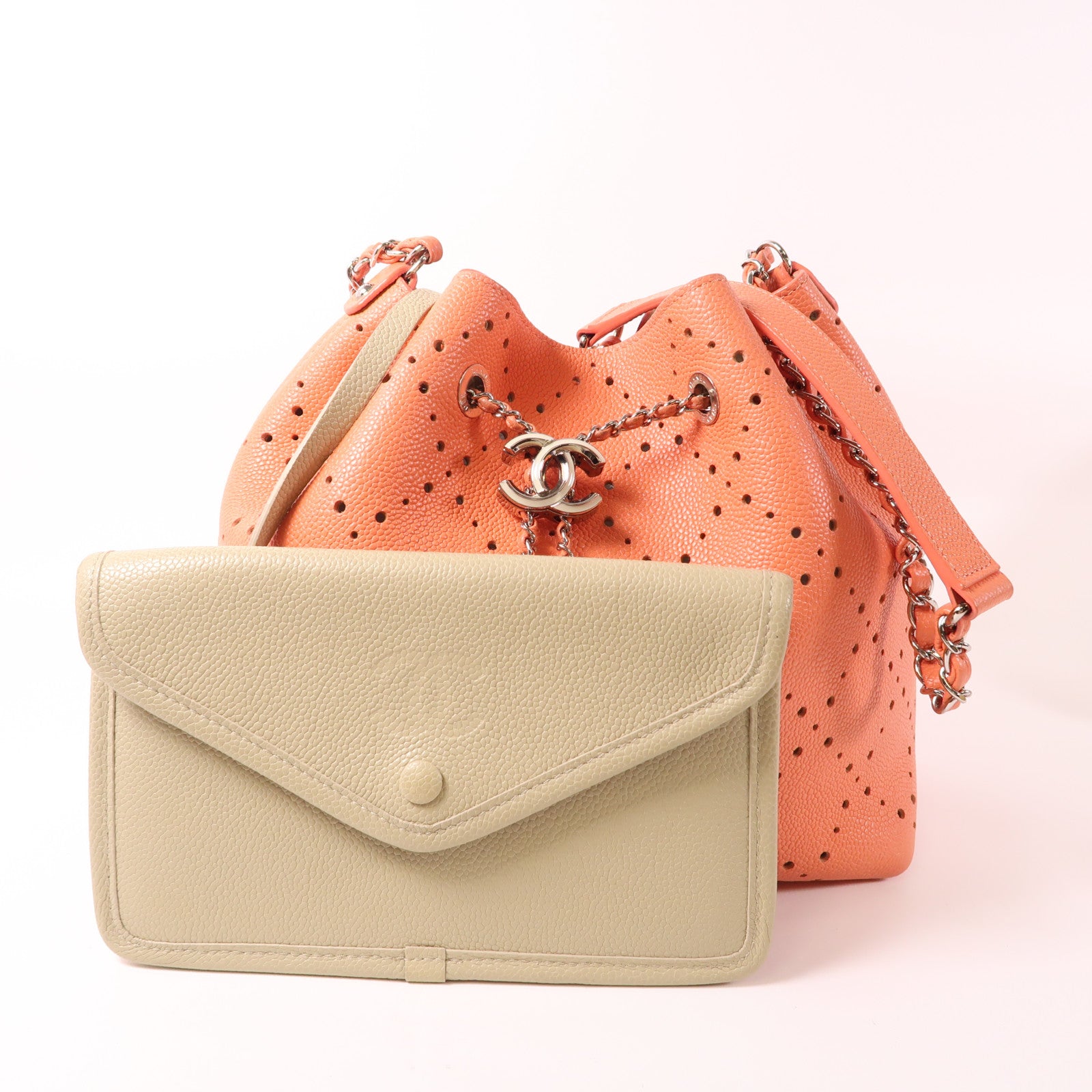 CHANEL 牛皮皮革CC Drawstring Bucket Bag銀扣鏈帶肩背袋