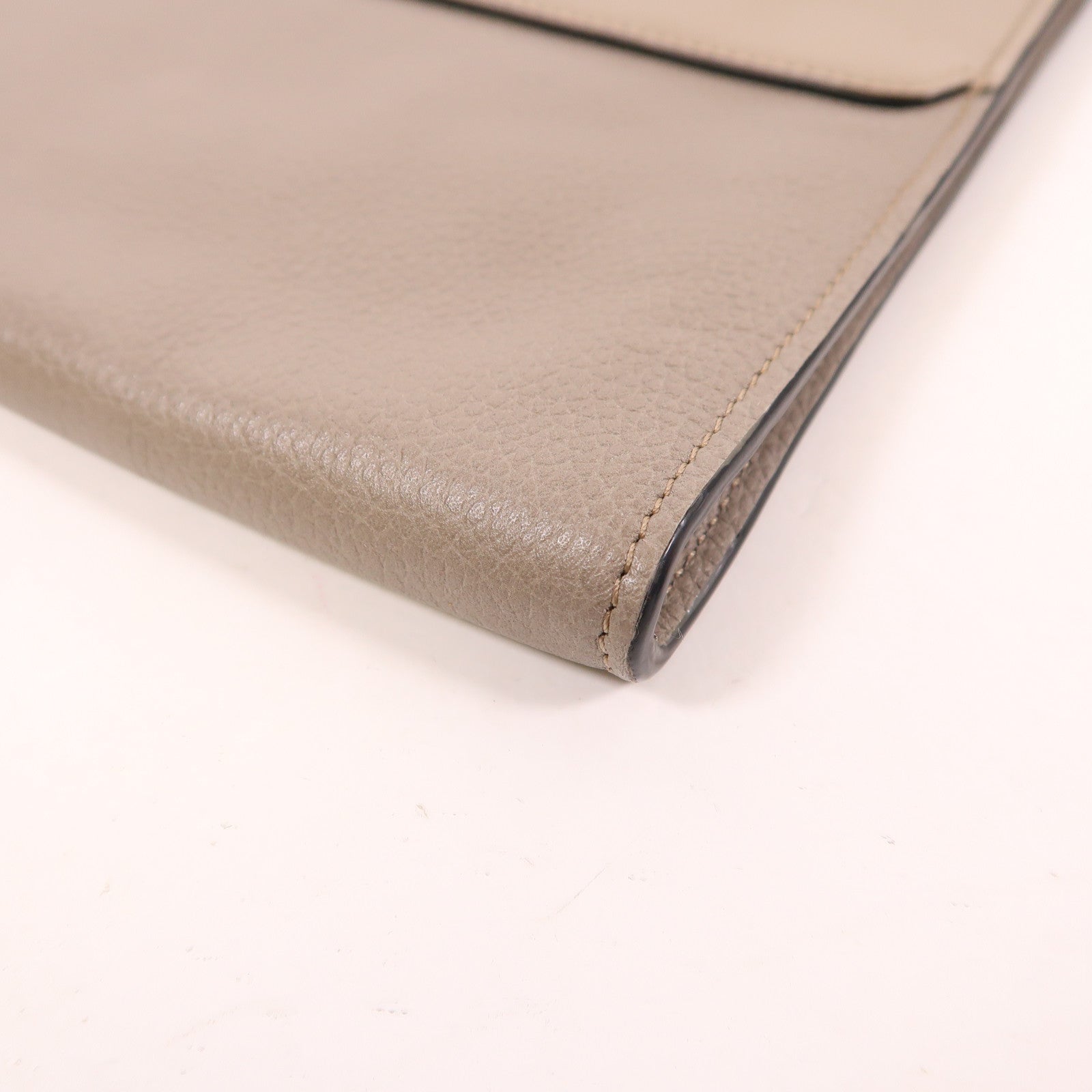 Chloe 牛皮皮革Pouch金扣手拿包