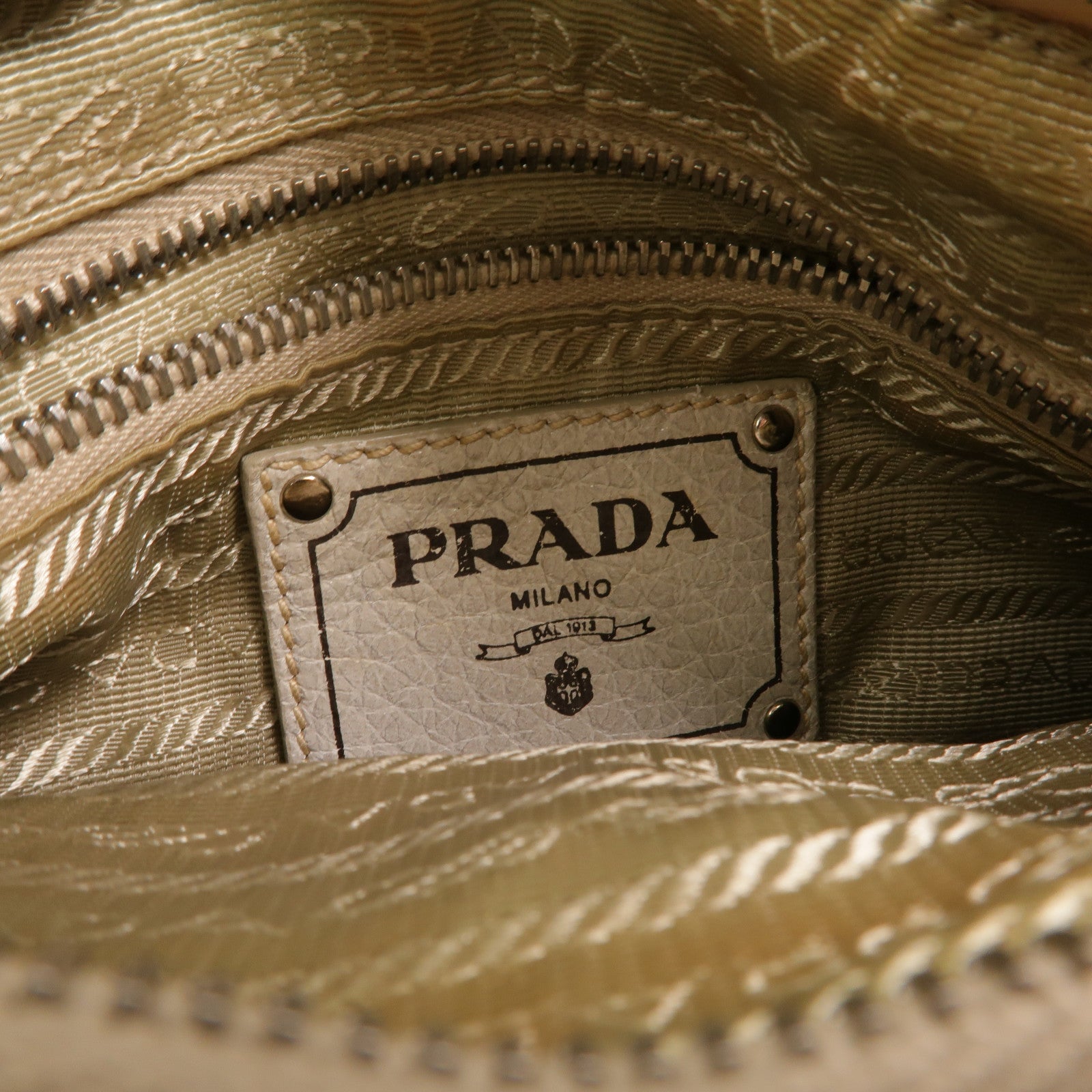 PRADA 牛皮皮革Chain Shoulder銀扣鏈帶肩背袋