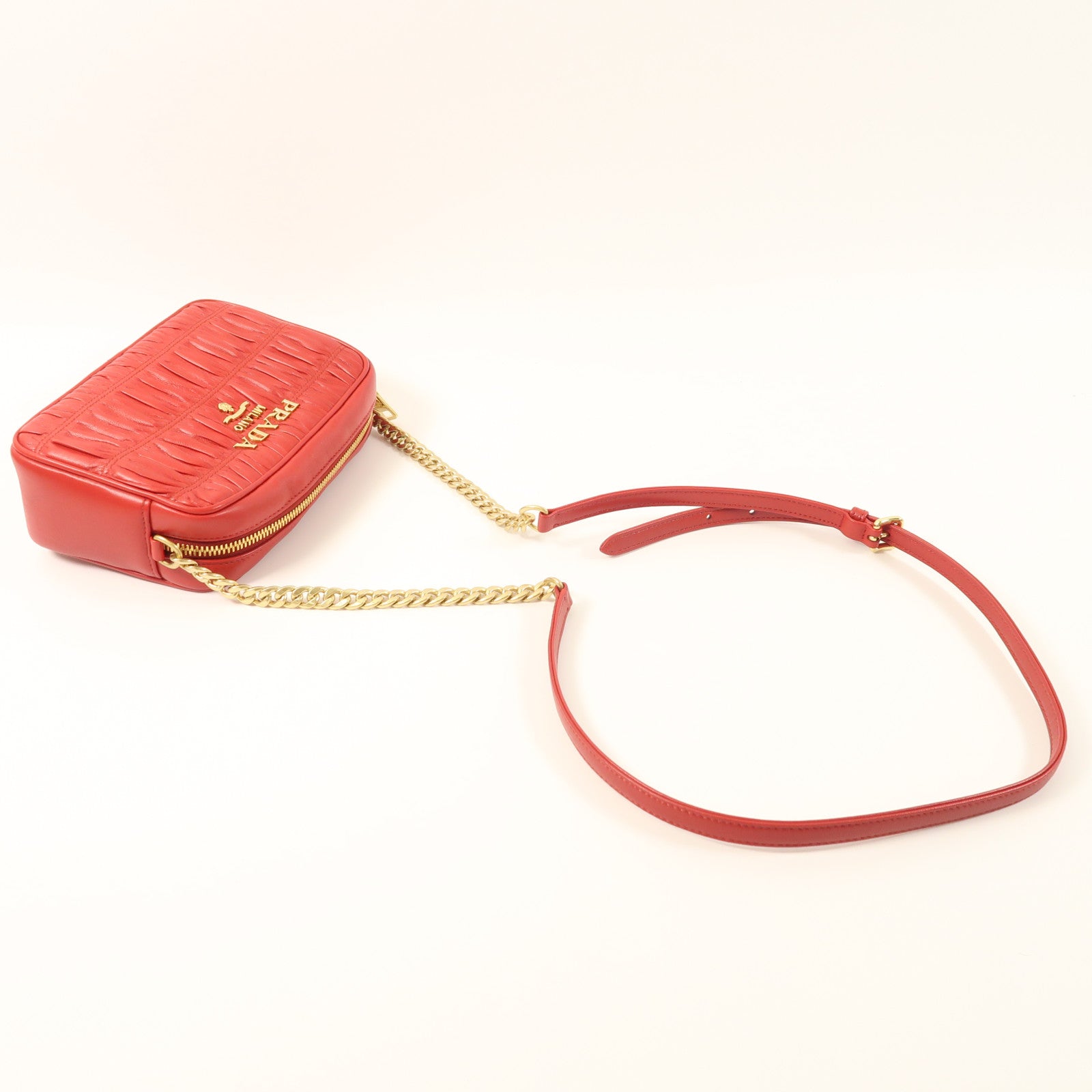 PRADA 羊皮皮革Shoulder Bag金扣肩背袋