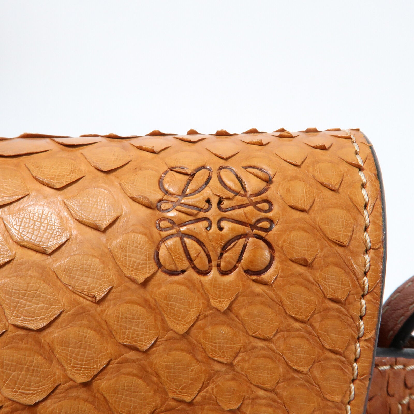 LOEWE 蛇皮皮革Mini Gate金扣肩背袋
