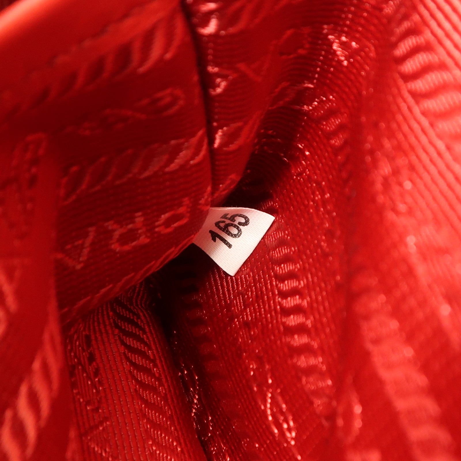 PRADA 羊皮皮革Shoulder Bag金扣肩背袋