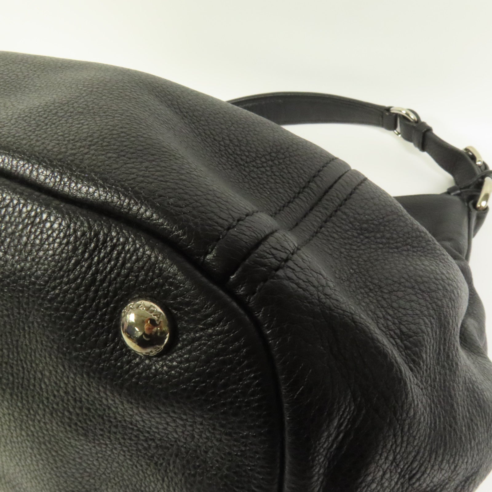 PRADA 牛皮皮革Shoulder Bag銀扣肩背袋