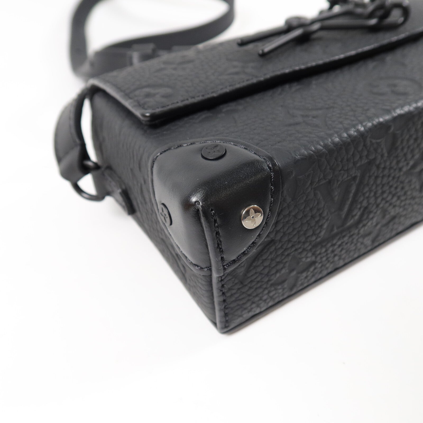 LOUIS VUITTON Monogram Taurillon Steamer Wearable Wallet扣肩背袋