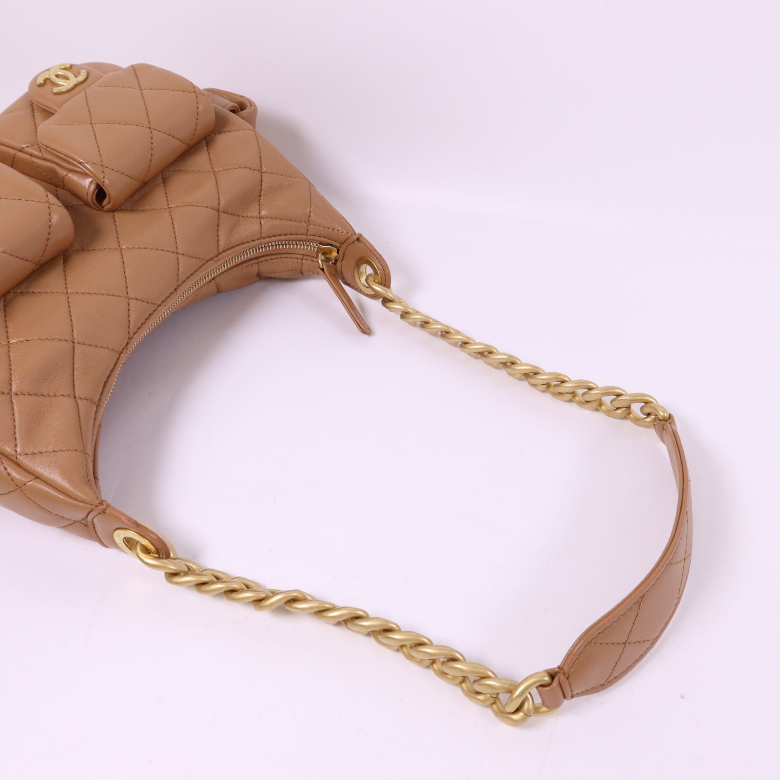 CHANEL 牛皮皮革Hobo Bag金扣鏈帶肩背袋