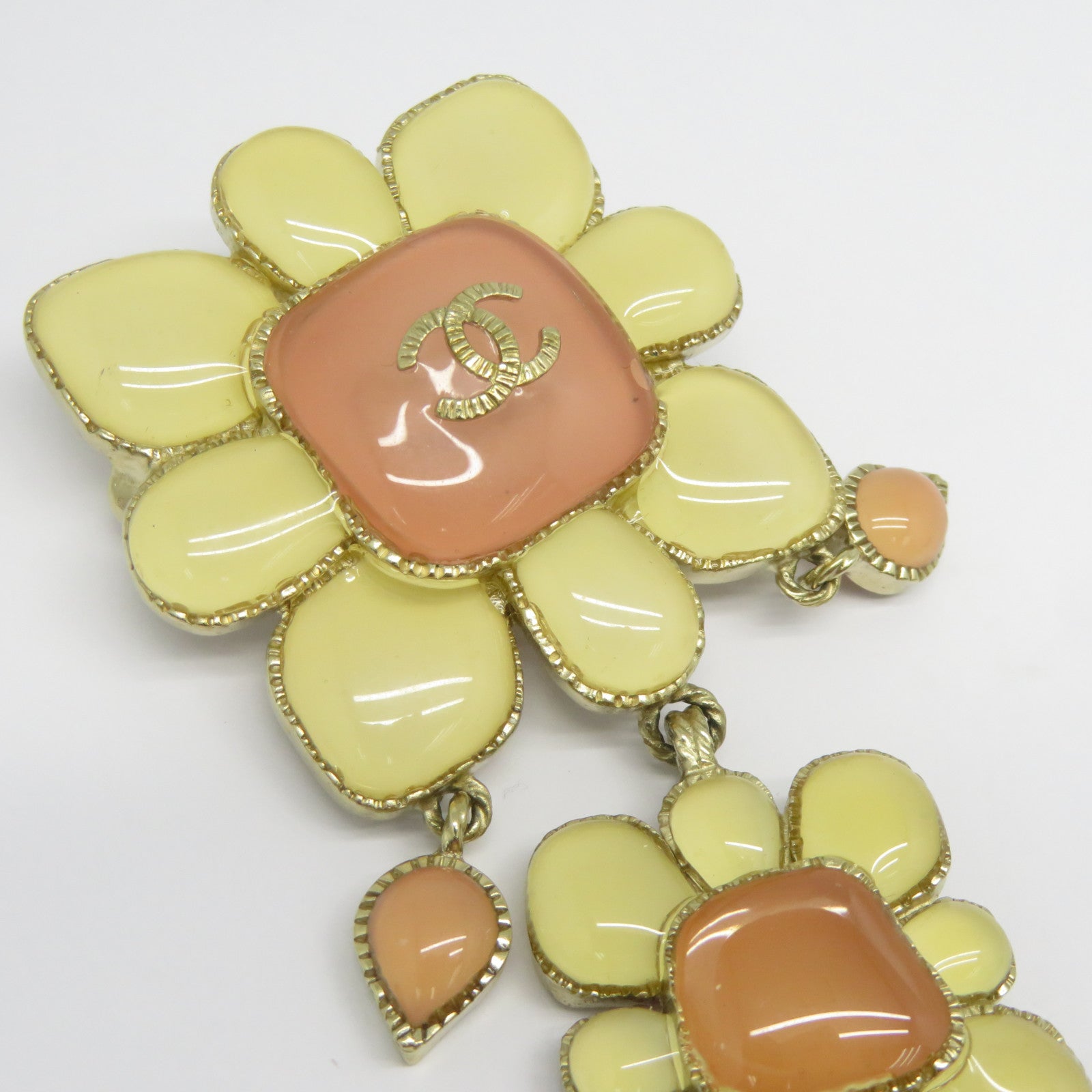 CHANEL 【激減優惠】PVC/金屬Brooch胸針米色/粉紅色