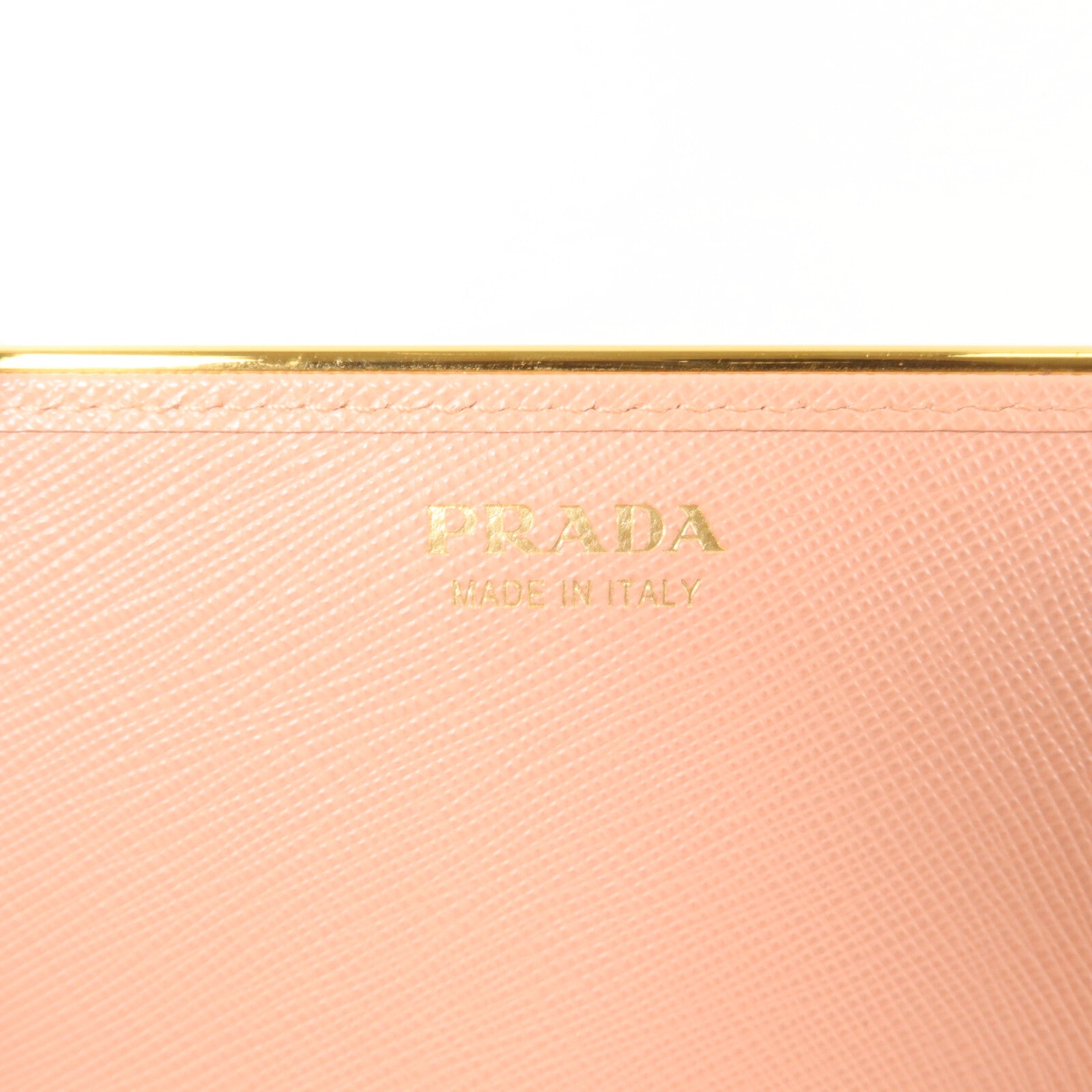 PRADA Saffiano皮革Wallet On Chain鏈帶肩背袋