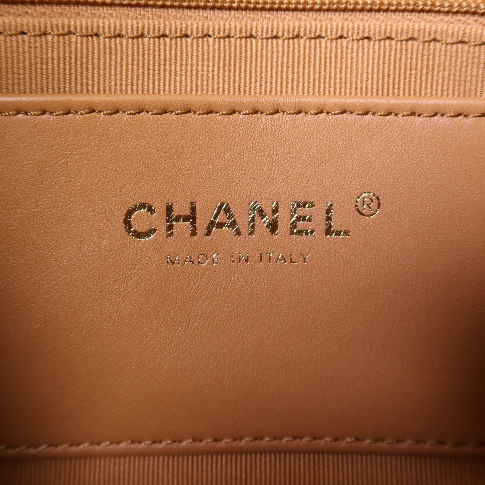 CHANEL 牛皮皮革Hobo Bag金扣鏈帶肩背袋