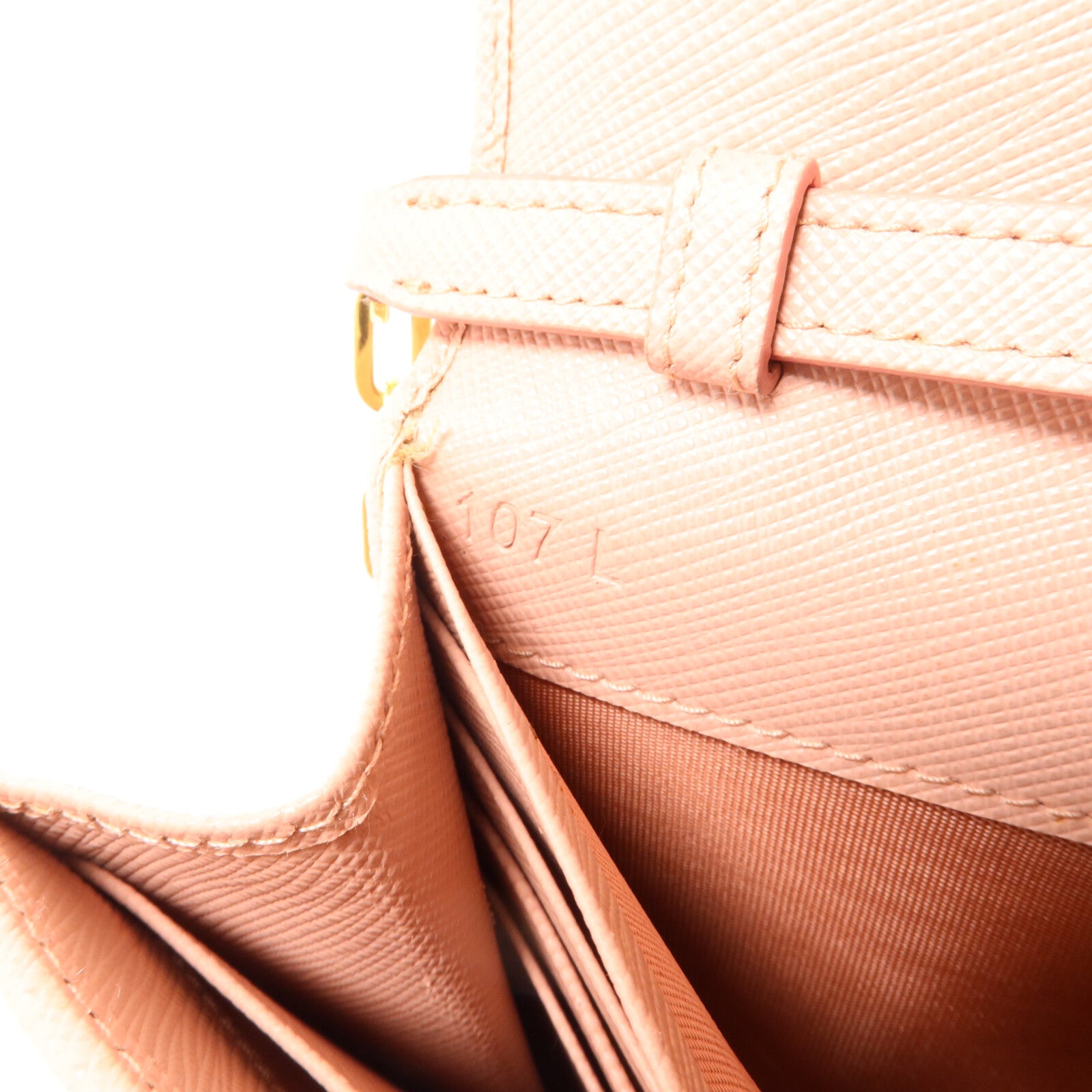 PRADA Saffiano皮革Wallet On Chain鏈帶肩背袋