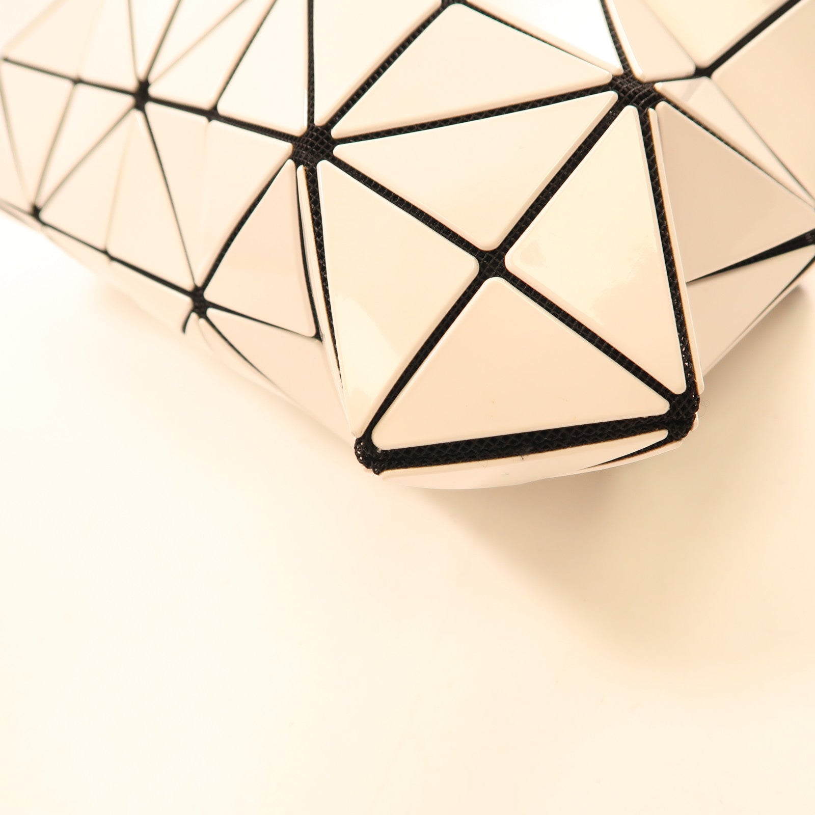 BAO BAO ISSEYMIYAKE PVC Shoulder Bag銀扣肩背袋白色