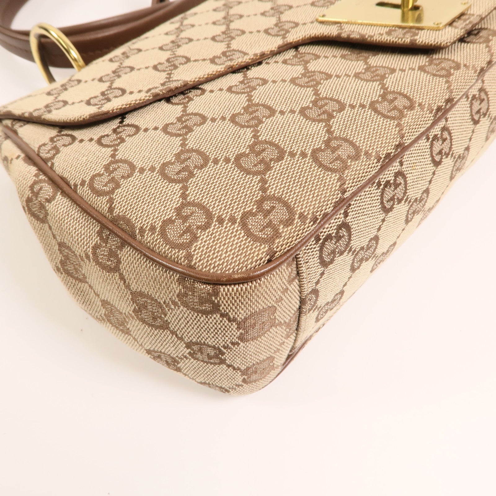 GUCCI 帆布Vintage Bag金扣肩背袋