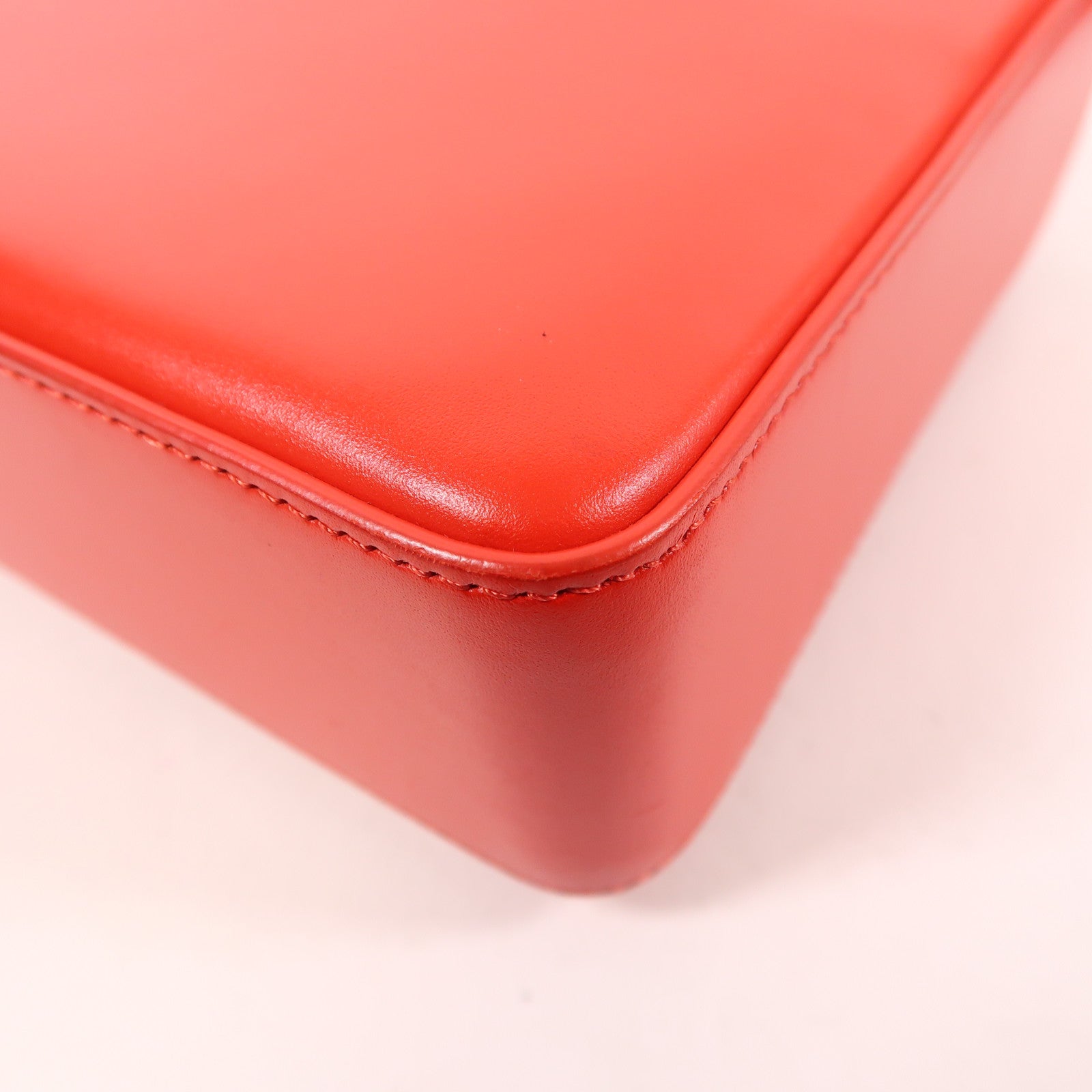 GIVENCHY 牛皮皮革Shoulder Bag銀扣肩背袋