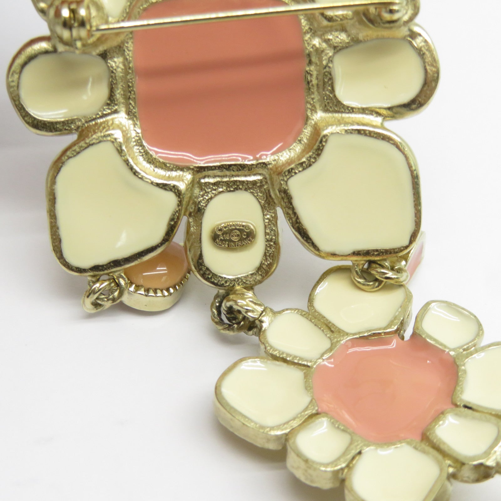 CHANEL 【激減優惠】PVC/金屬Brooch胸針米色/粉紅色