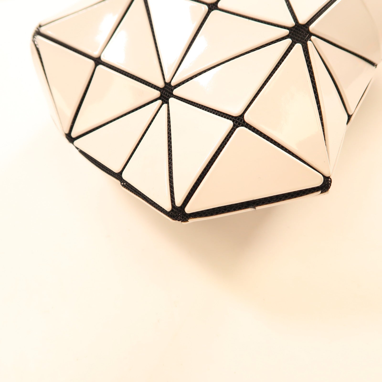 BAO BAO ISSEYMIYAKE PVC Shoulder Bag銀扣肩背袋白色