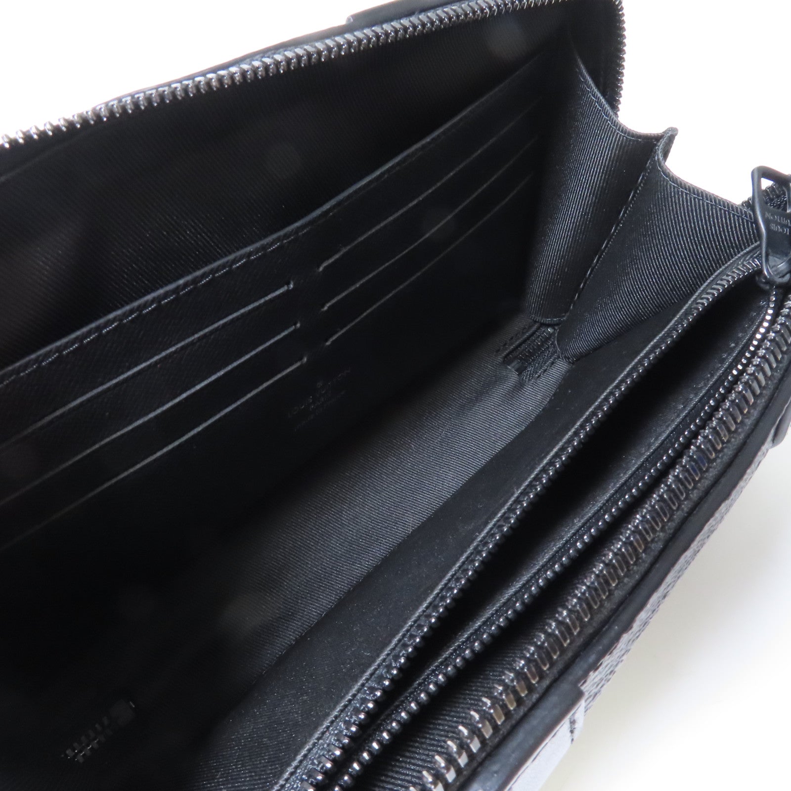 LOUIS VUITTON 【激減優惠】Monogram Eclipse Soft Trunk肩背袋黑色