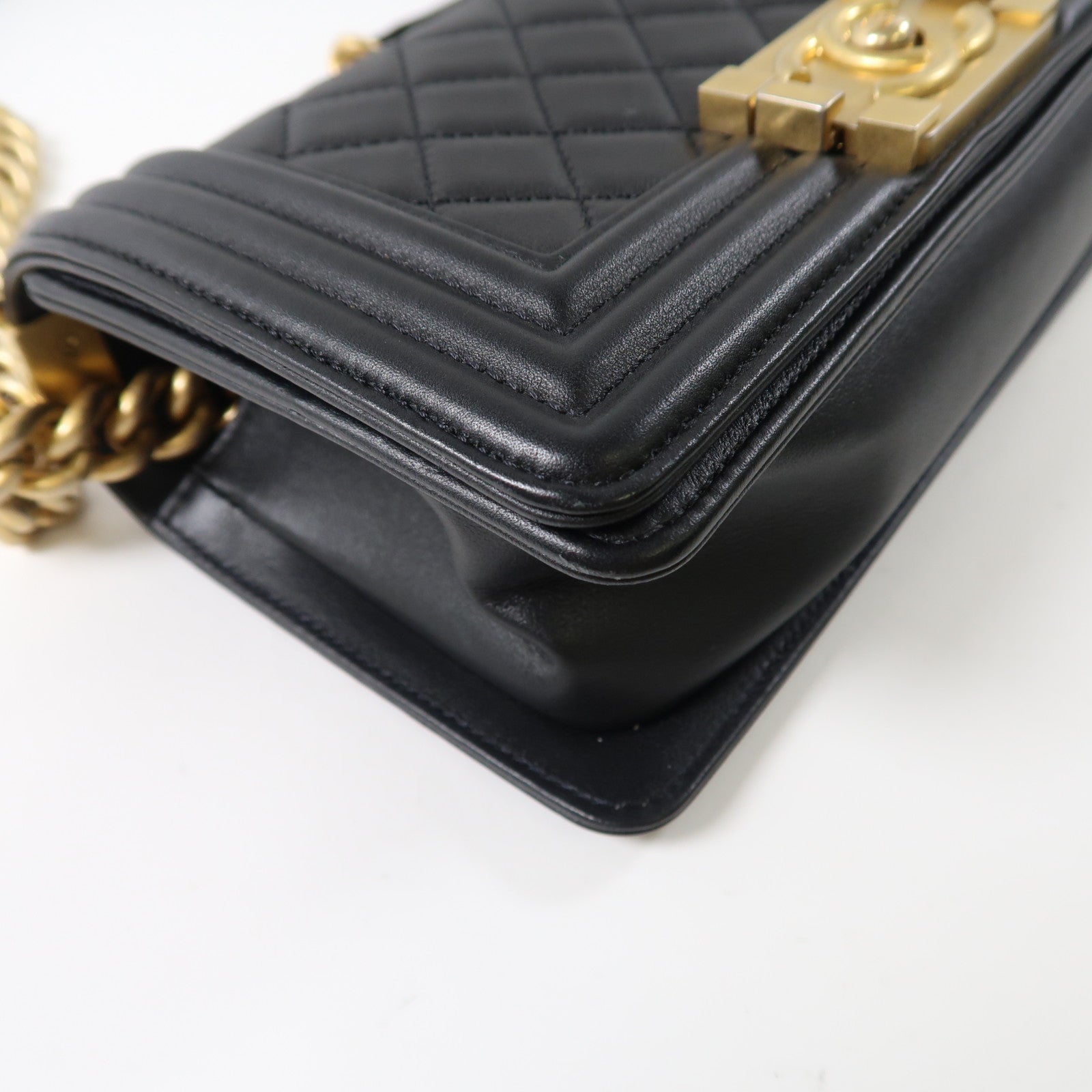 CHANEL 羊皮皮革Boy Chanel 20金扣肩背袋黑色