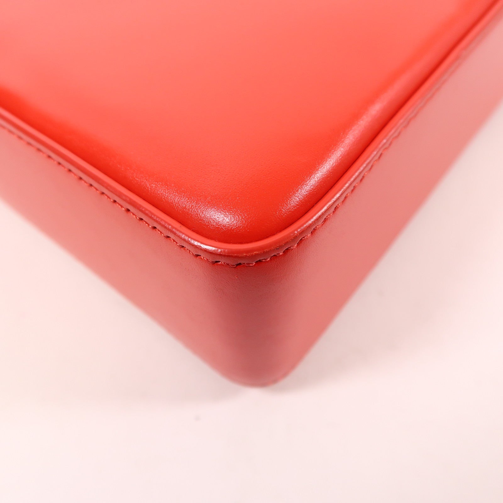 GIVENCHY 牛皮皮革Shoulder Bag銀扣肩背袋