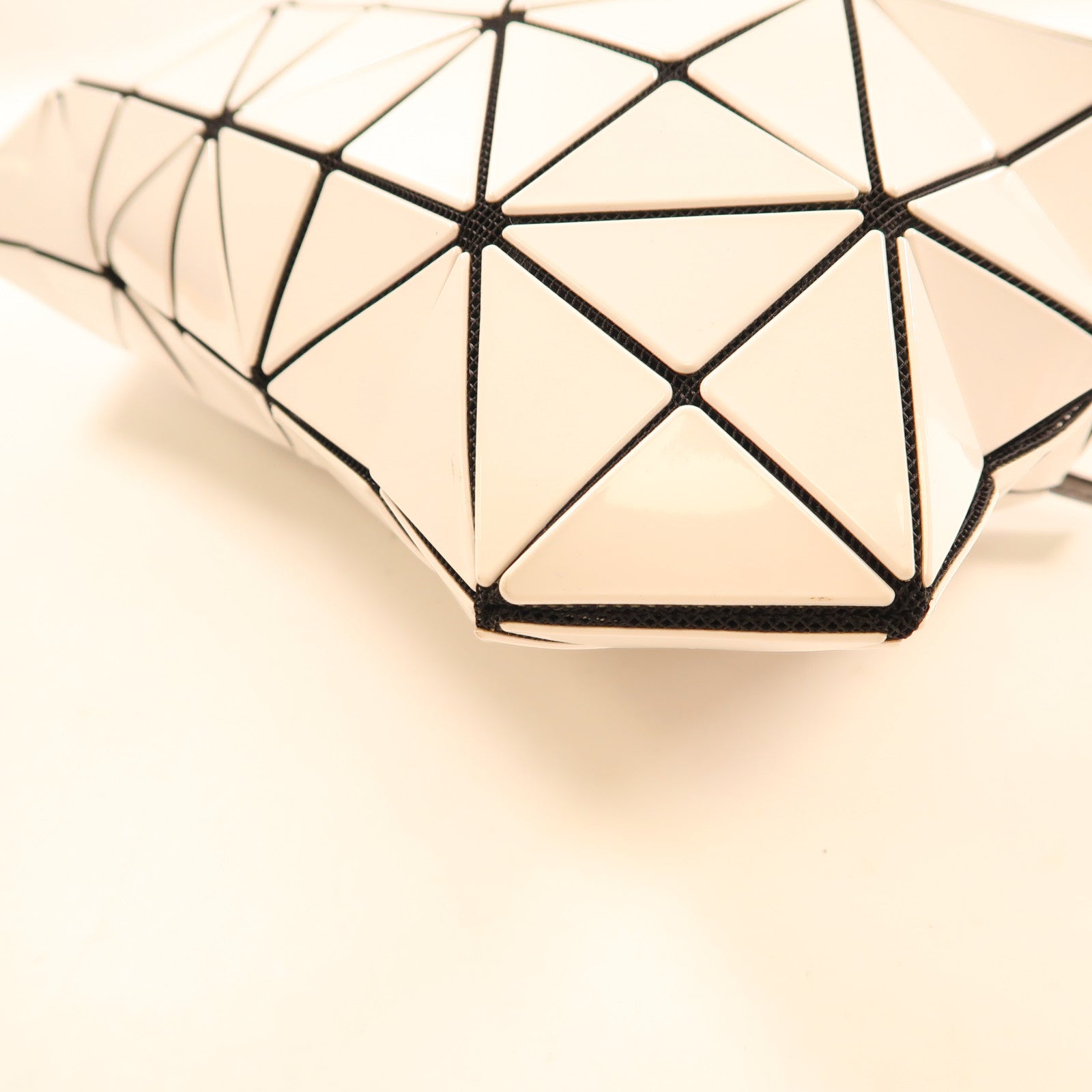 BAO BAO ISSEYMIYAKE PVC Shoulder Bag銀扣肩背袋白色