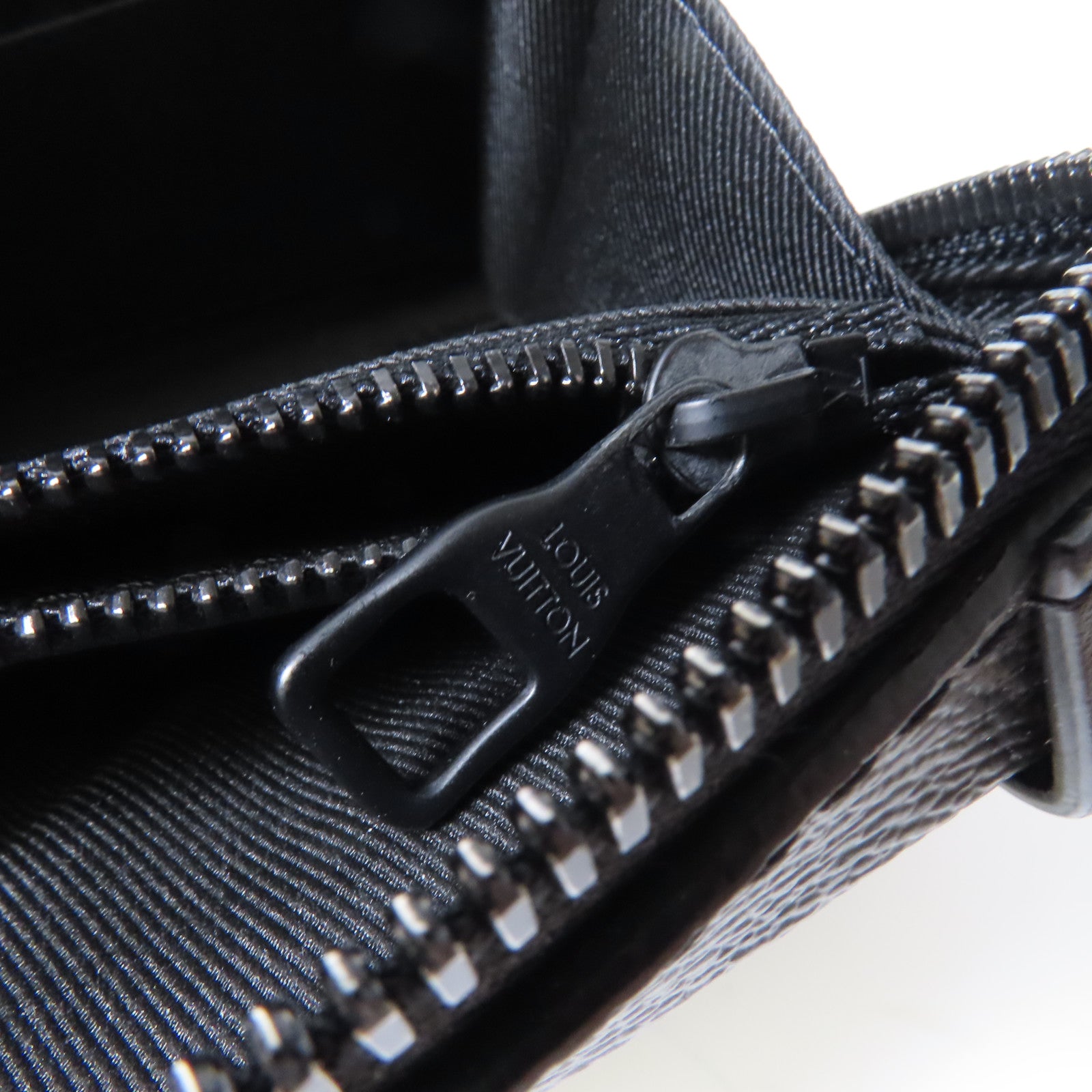 LOUIS VUITTON 【激減優惠】Monogram Eclipse Soft Trunk肩背袋黑色