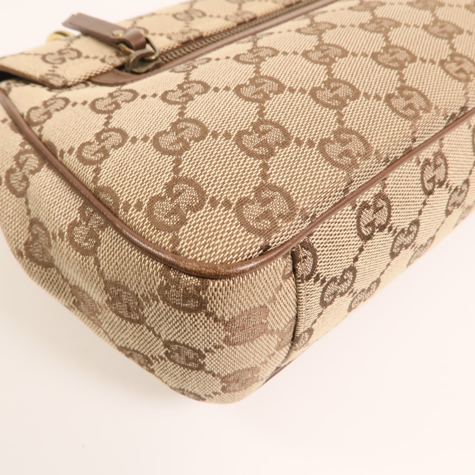 GUCCI 帆布Vintage Bag金扣肩背袋