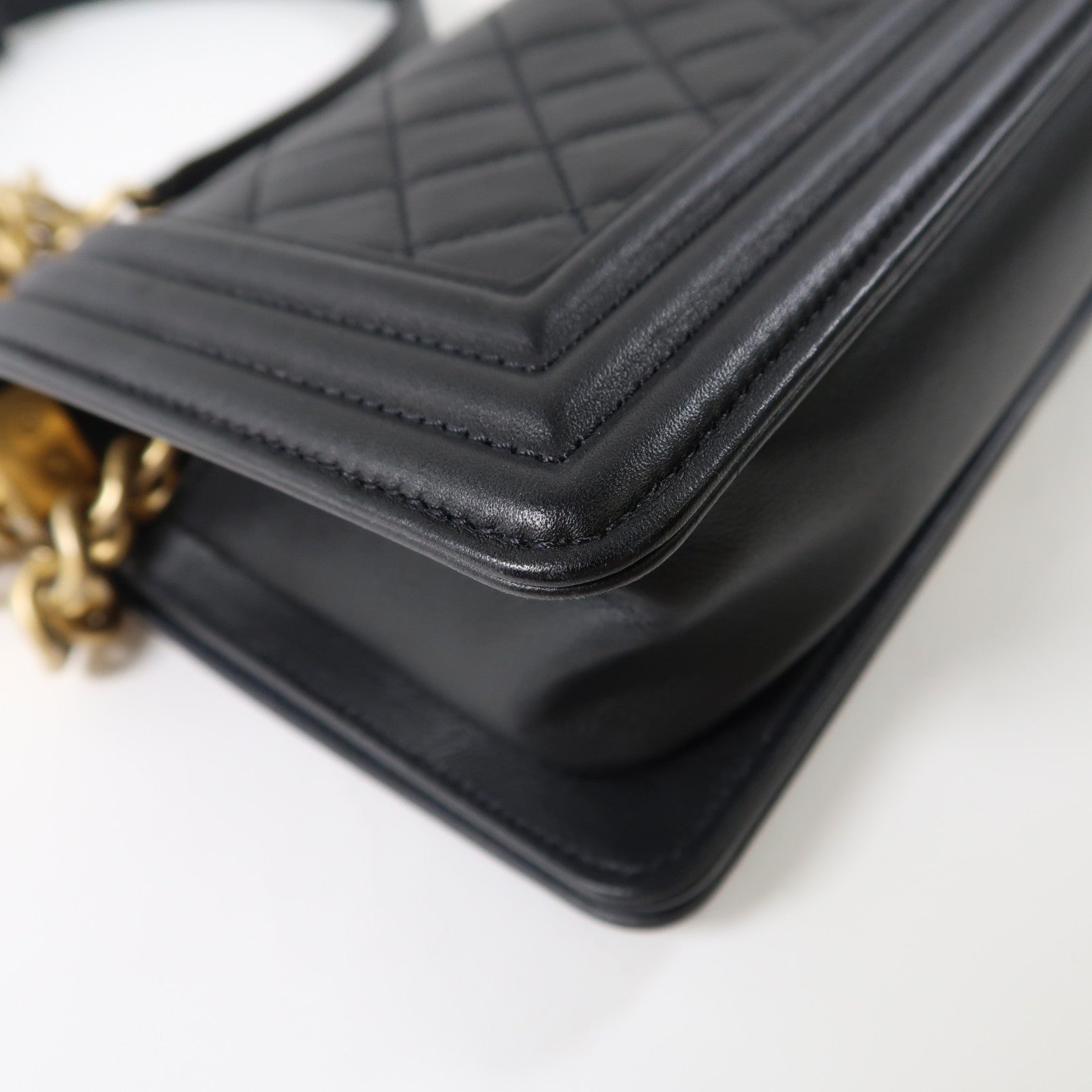 CHANEL 羊皮皮革Boy Chanel 20金扣肩背袋黑色