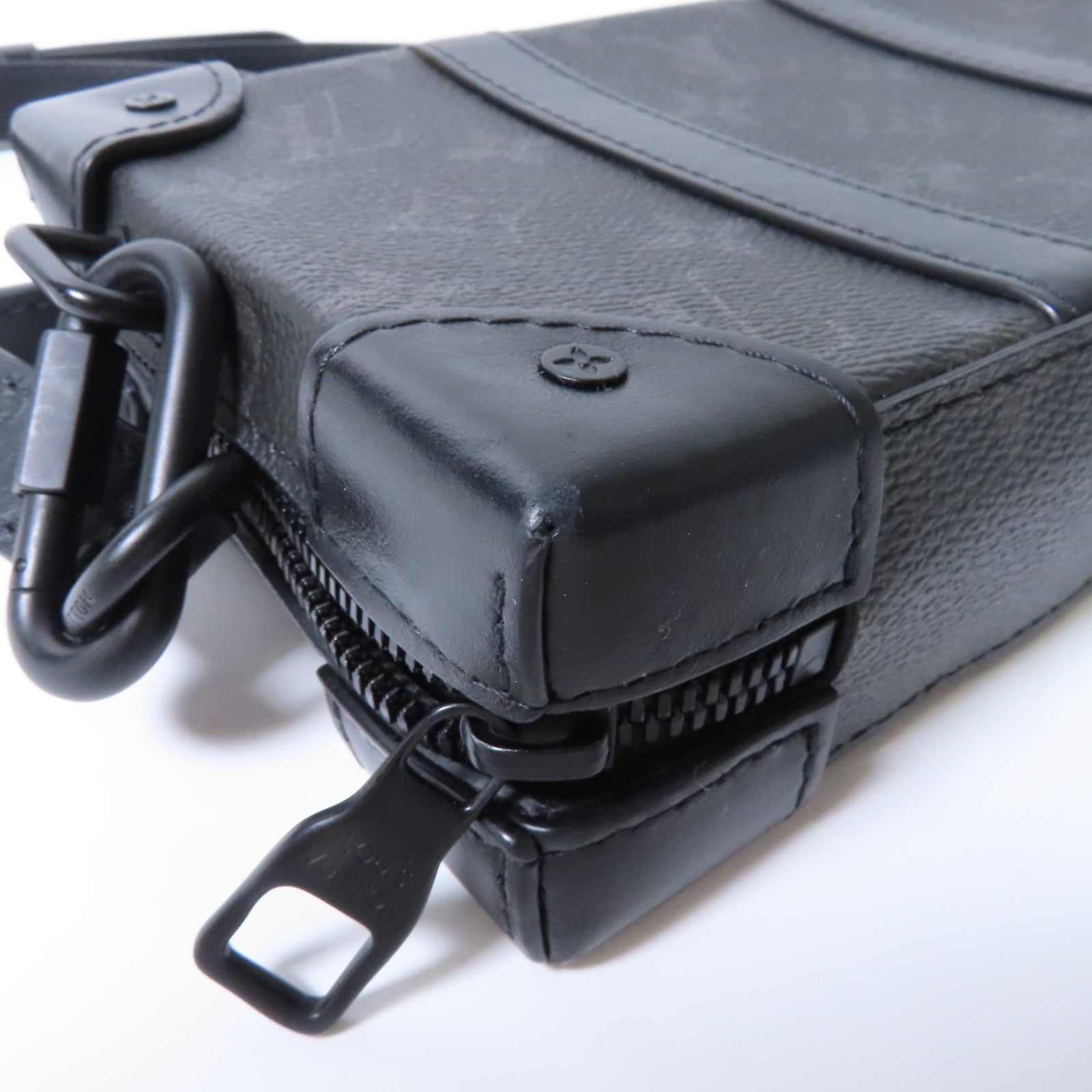 LOUIS VUITTON 【激減優惠】Monogram Eclipse Soft Trunk肩背袋黑色