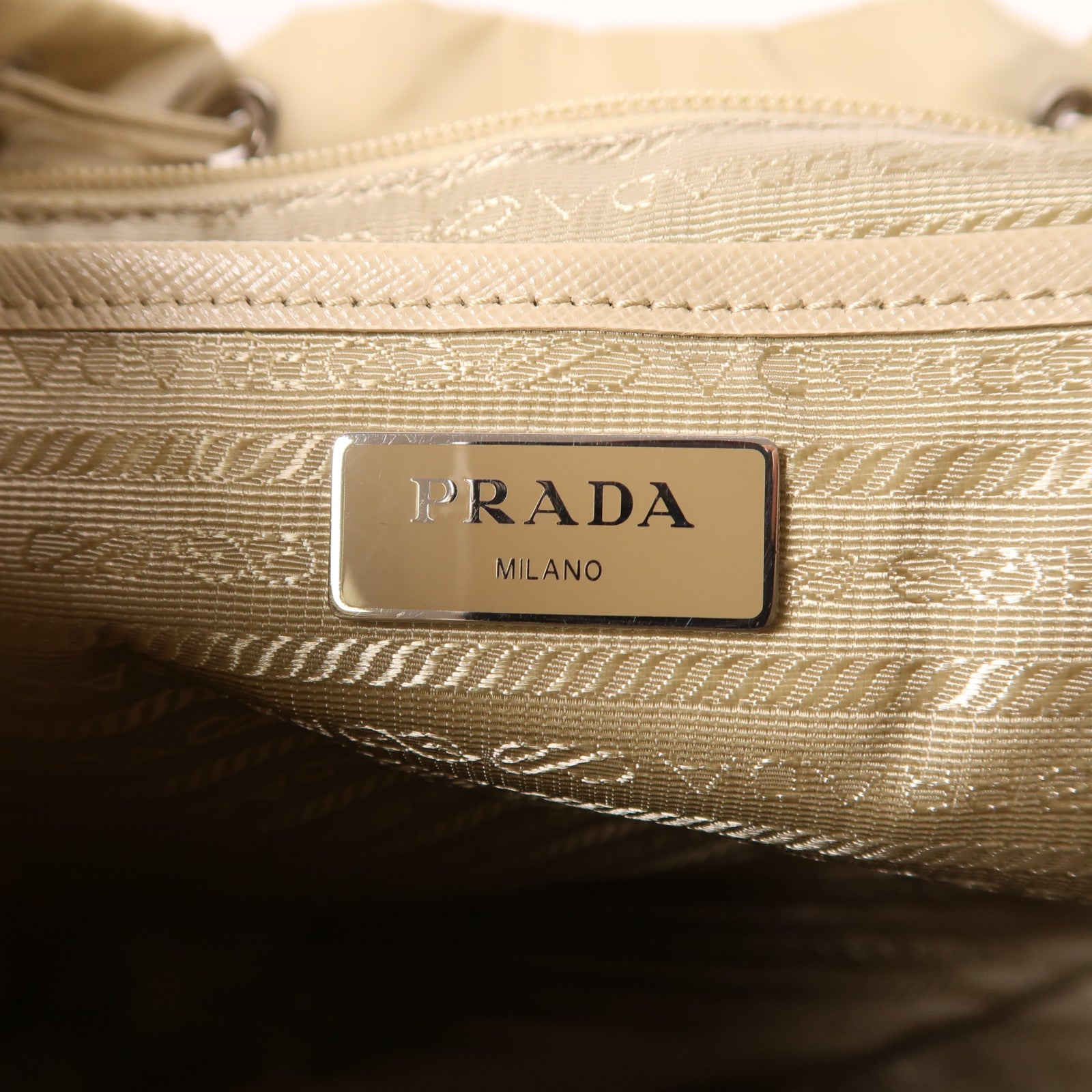 PRADA 尼龍Backpack銀扣背包
