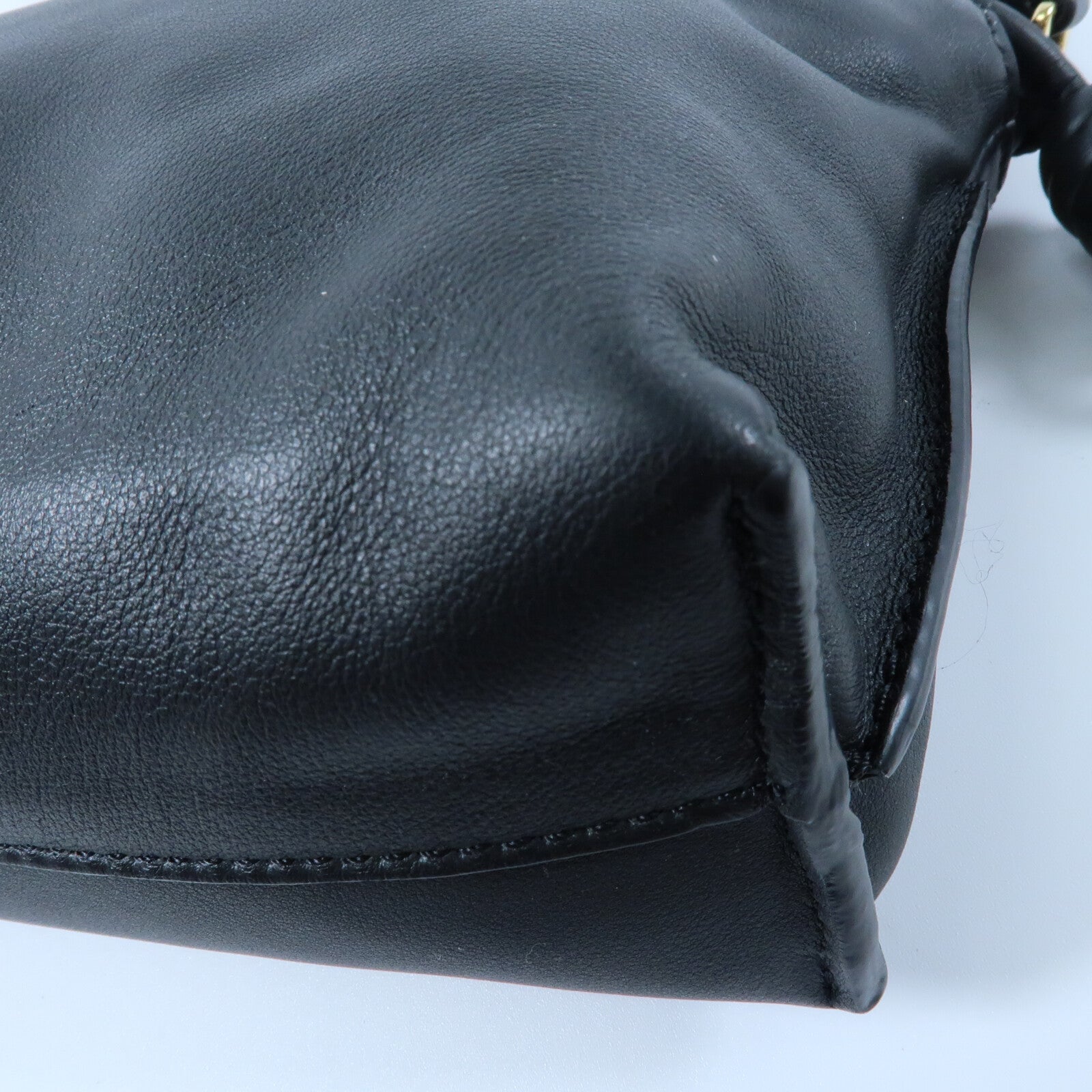 LOEWE 牛皮皮革Mini Flamenco Clutch金扣肩背袋