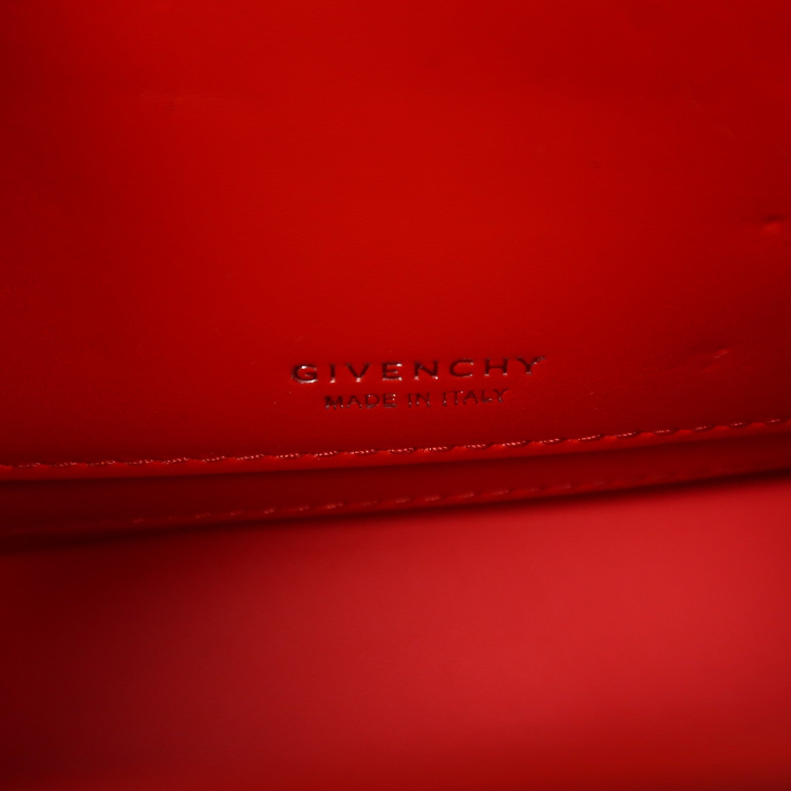 GIVENCHY 牛皮皮革Shoulder Bag銀扣肩背袋