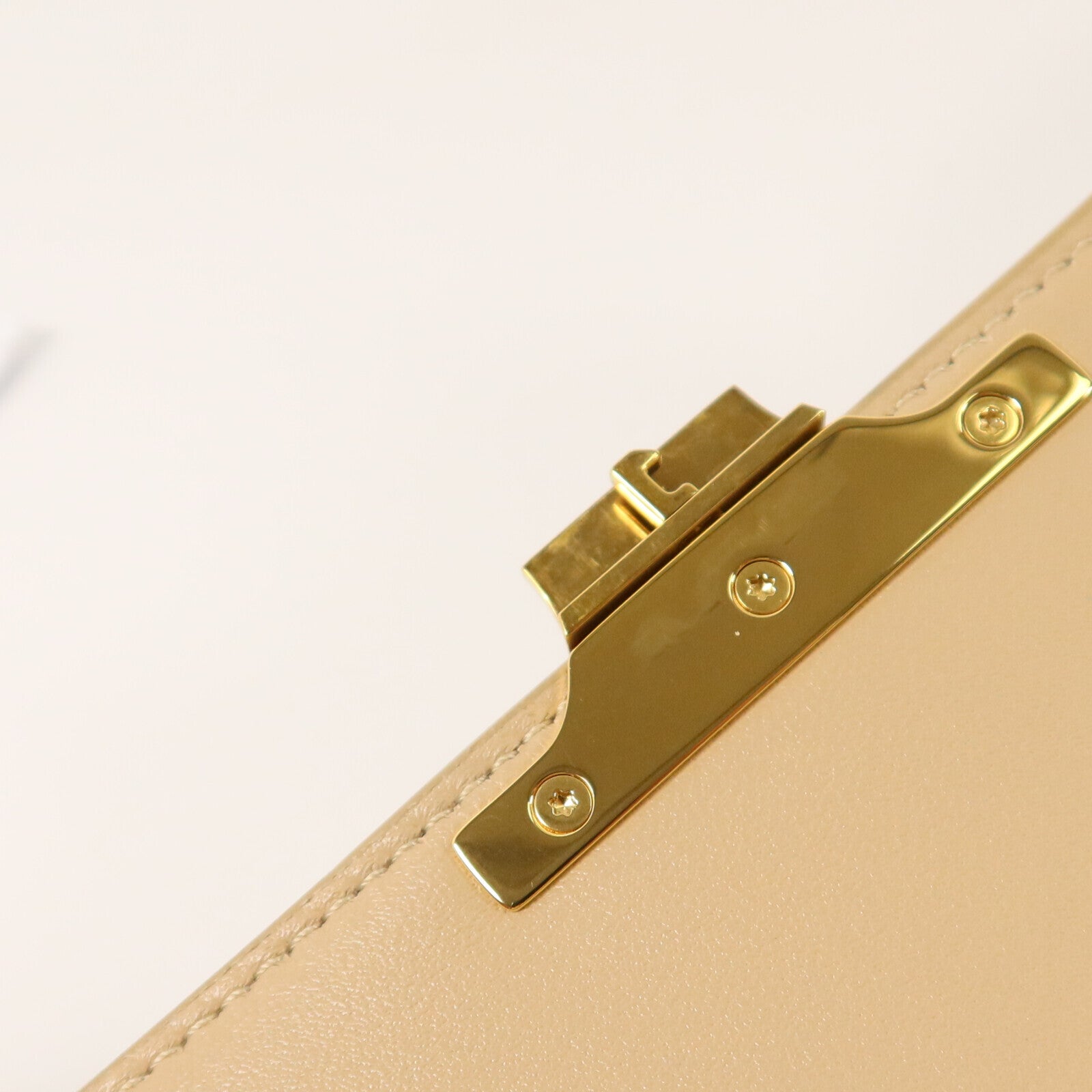 CELINE 牛皮皮革Classique Triomphe Medium金扣肩背袋