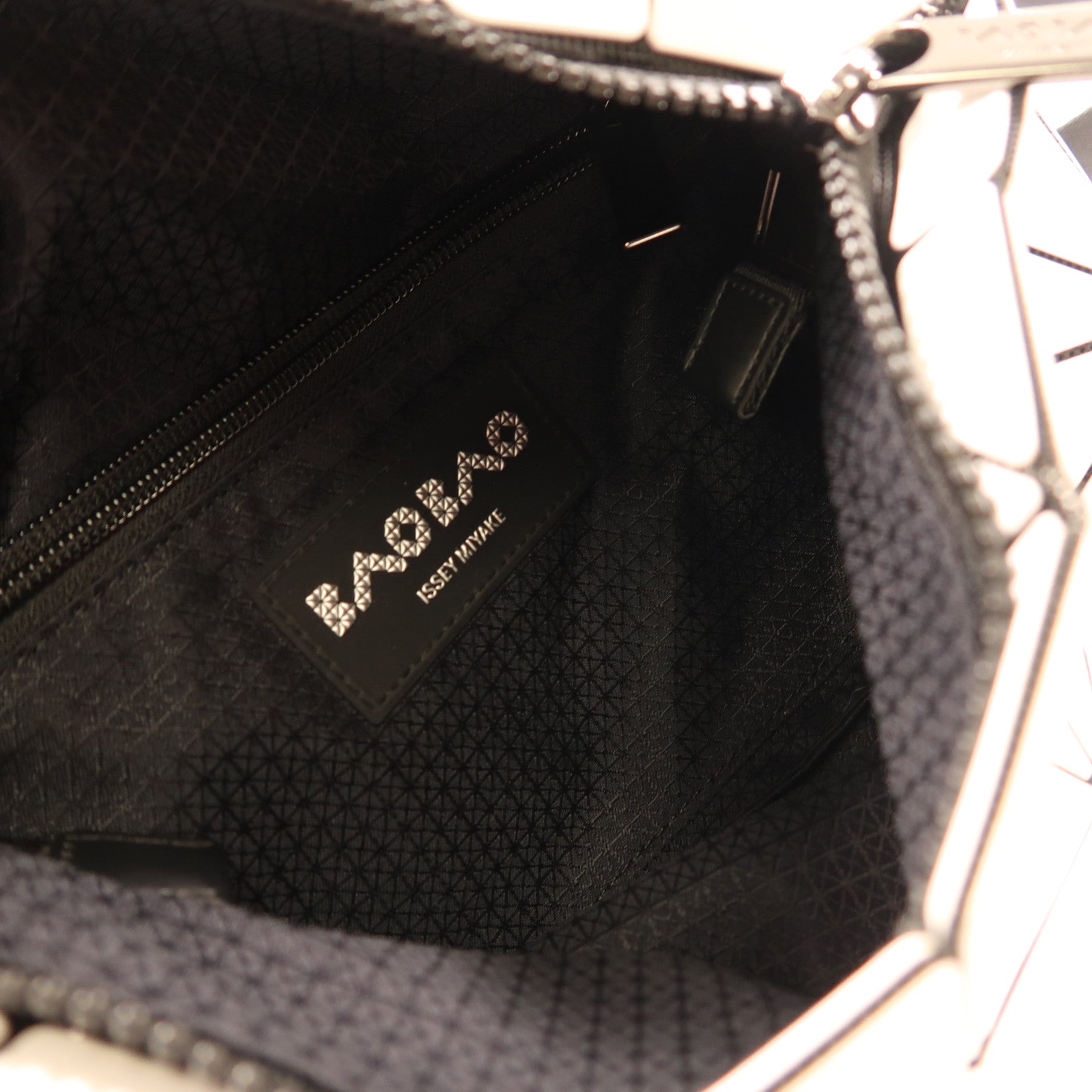 BAO BAO ISSEYMIYAKE PVC Shoulder Bag銀扣肩背袋白色