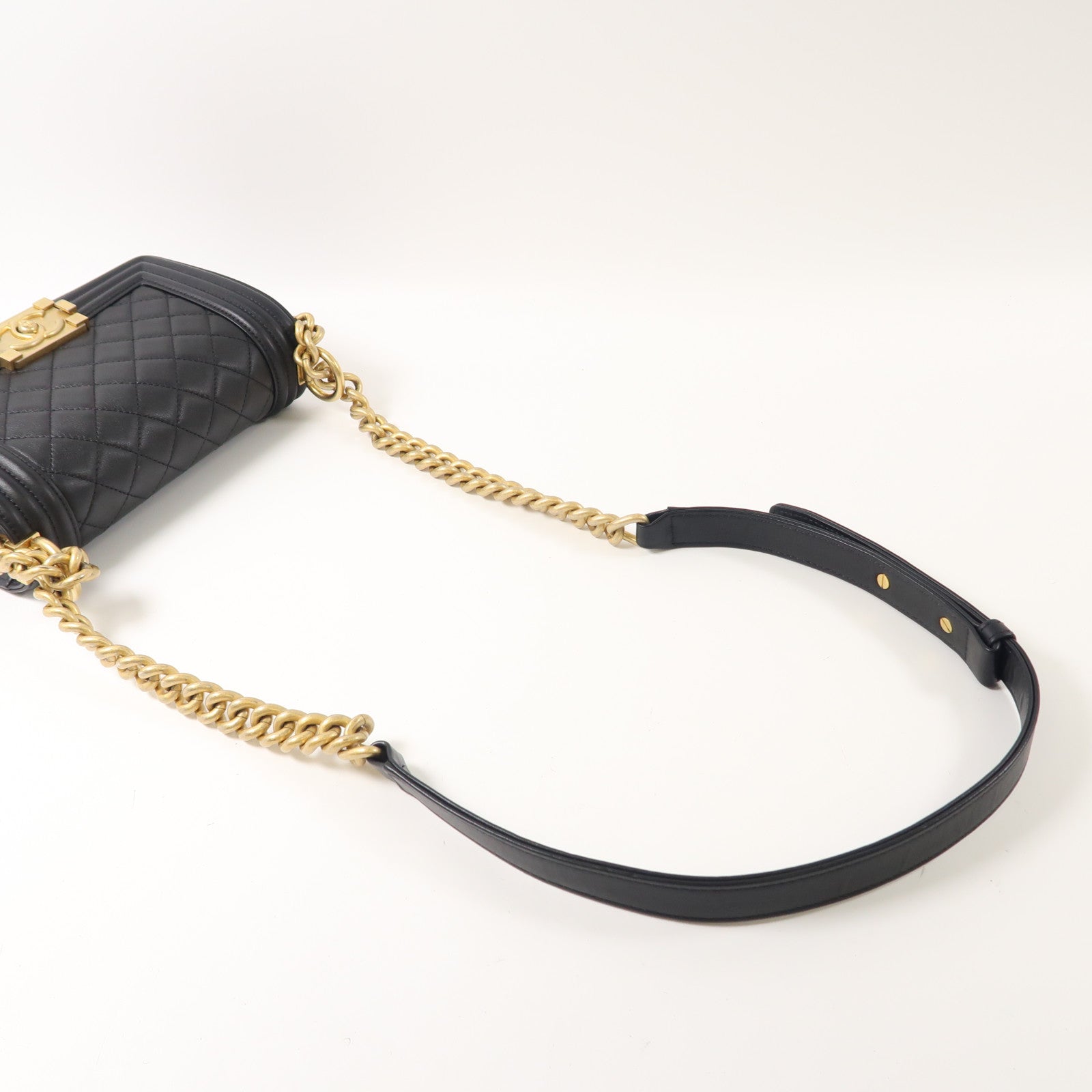 CHANEL 羊皮皮革Boy Chanel 20金扣肩背袋黑色