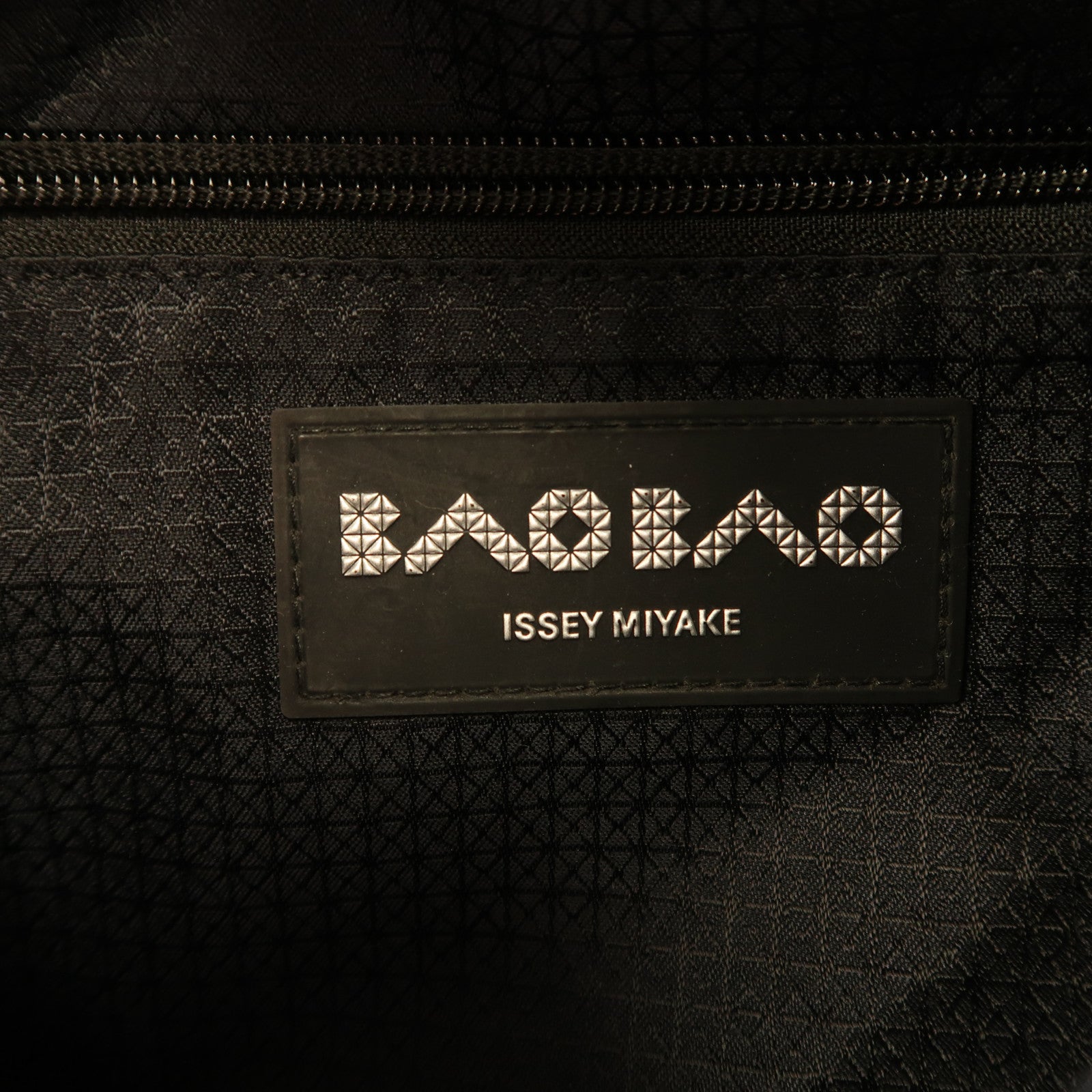 BAO BAO ISSEYMIYAKE PVC Shoulder Bag銀扣肩背袋白色