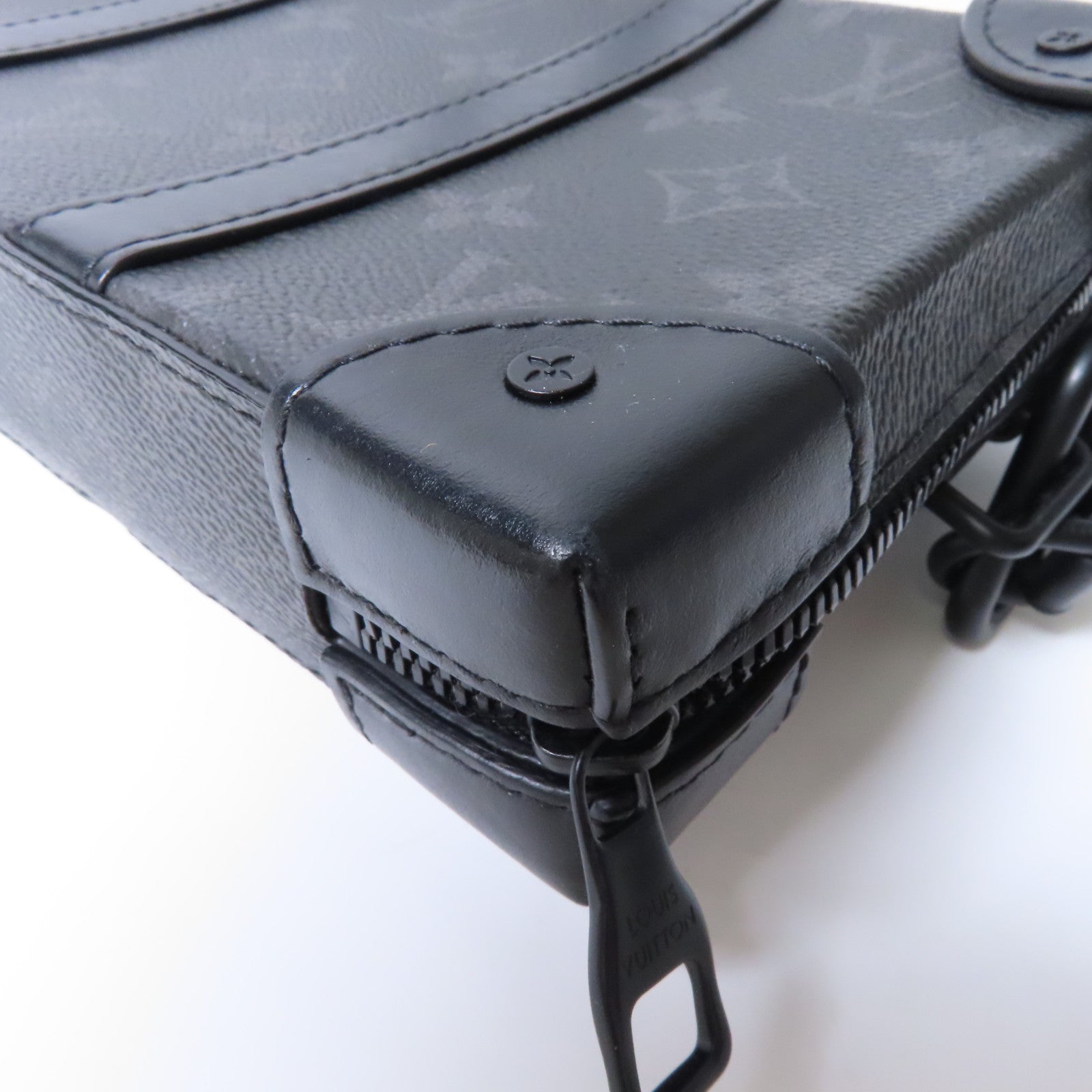 LOUIS VUITTON 【激減優惠】Monogram Eclipse Soft Trunk肩背袋黑色